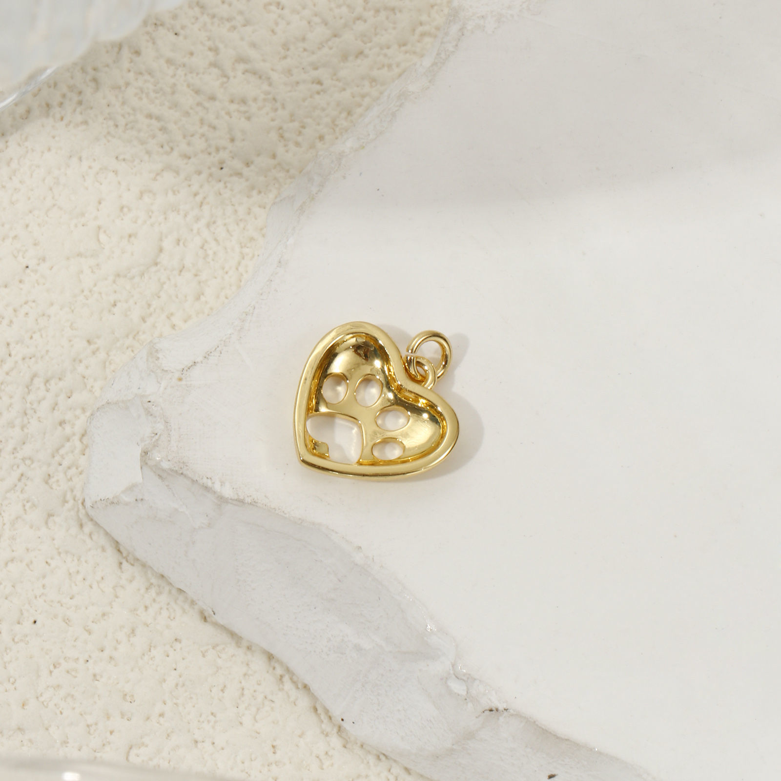 Imagen de 2 PCs Eco-friendly Brass Pet Memorial Charms 18K Real Gold Plated Heart Paw Print Hollow 15mm x 12.5mm