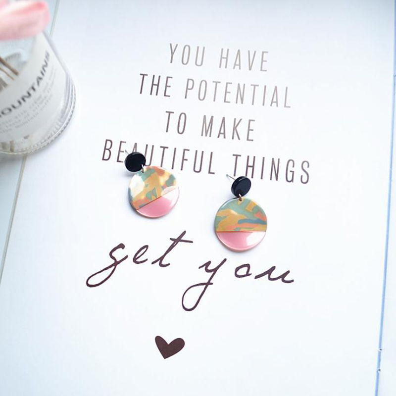 アセチ イヤリング ピンク 円形 45mm x 30mm、 1 ペア の画像