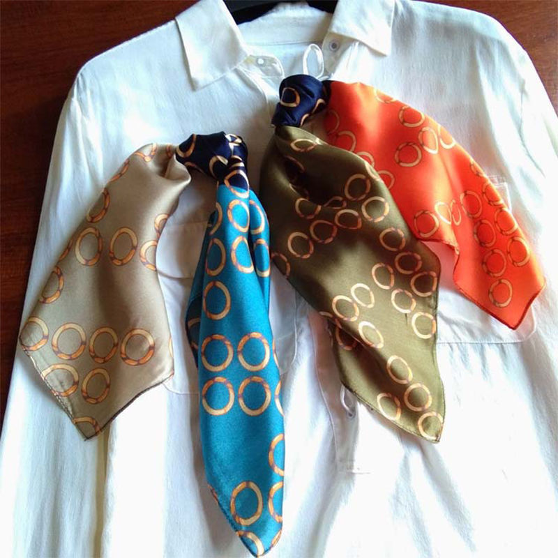 Изображение Silk Women's Square Scarf Printed Pattern