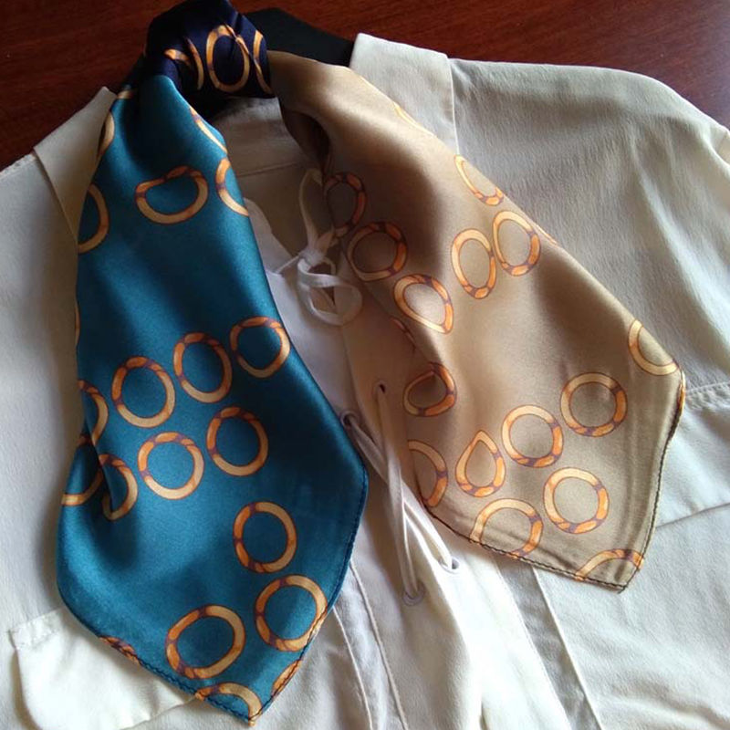 Изображение Silk Women's Square Scarf Printed Pattern