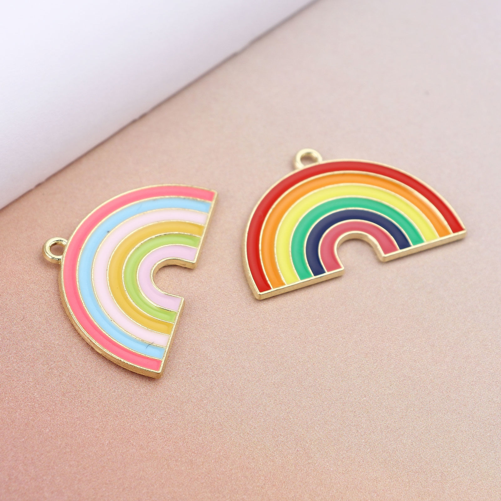 Imagen de Zamak Colección Meteorológica Colgantes Arco Iris Chapado en Oro Multicolor Esmalte 31mm x 20mm, 10 Unidades