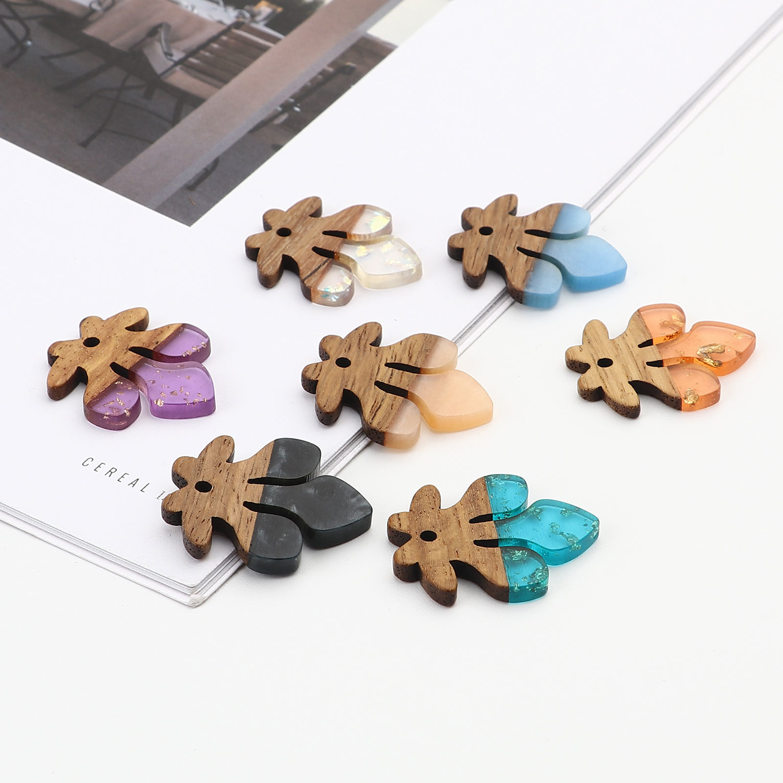 Image de Breloques en Résine & Bois Résine à Effet de Bois Feuille Couleur Naturelle 28mm x 23mm, 3 Pcs