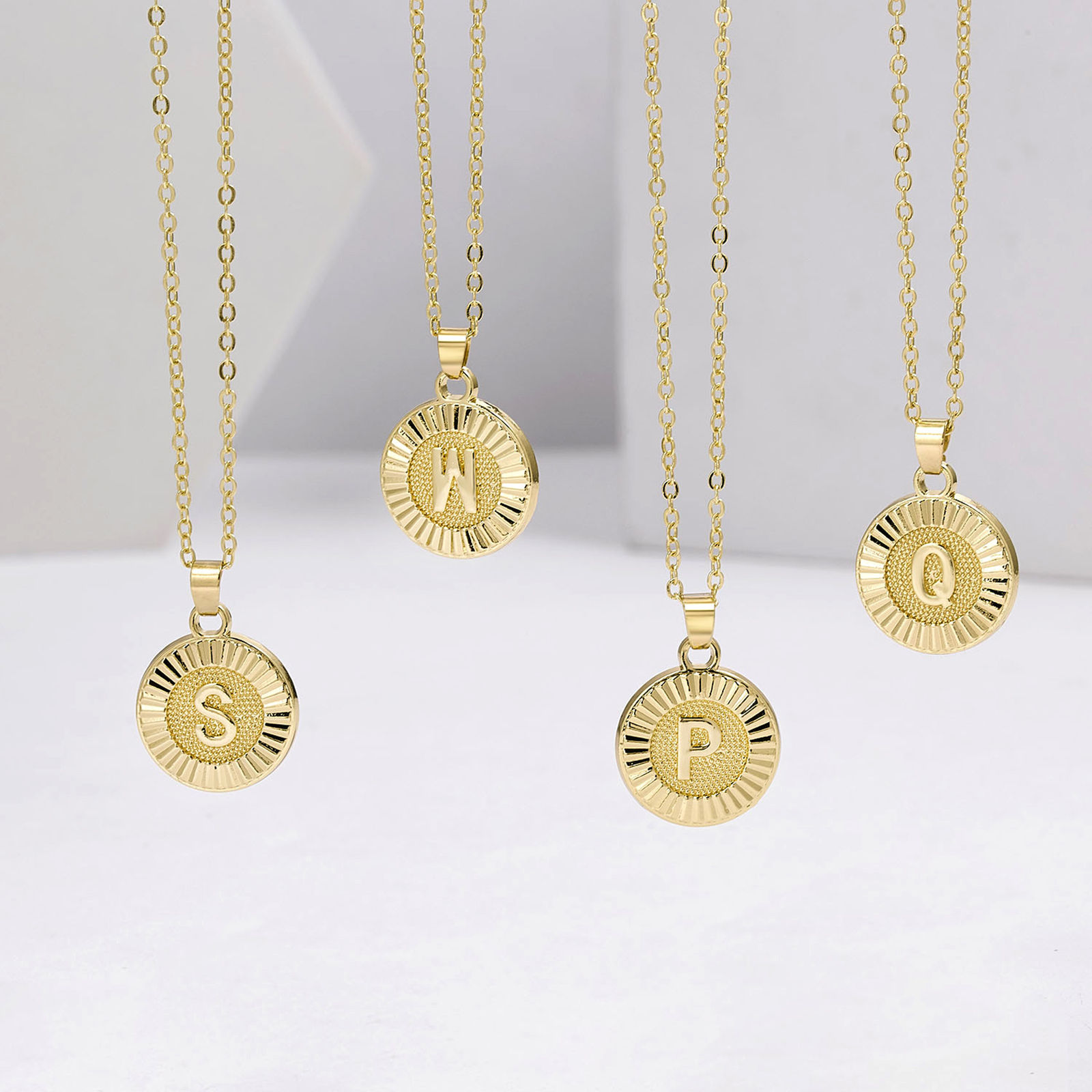 Imagen de Collares Chapado en Oro Ronda Mayúscula Letra 40cm longitud, 1 Unidad