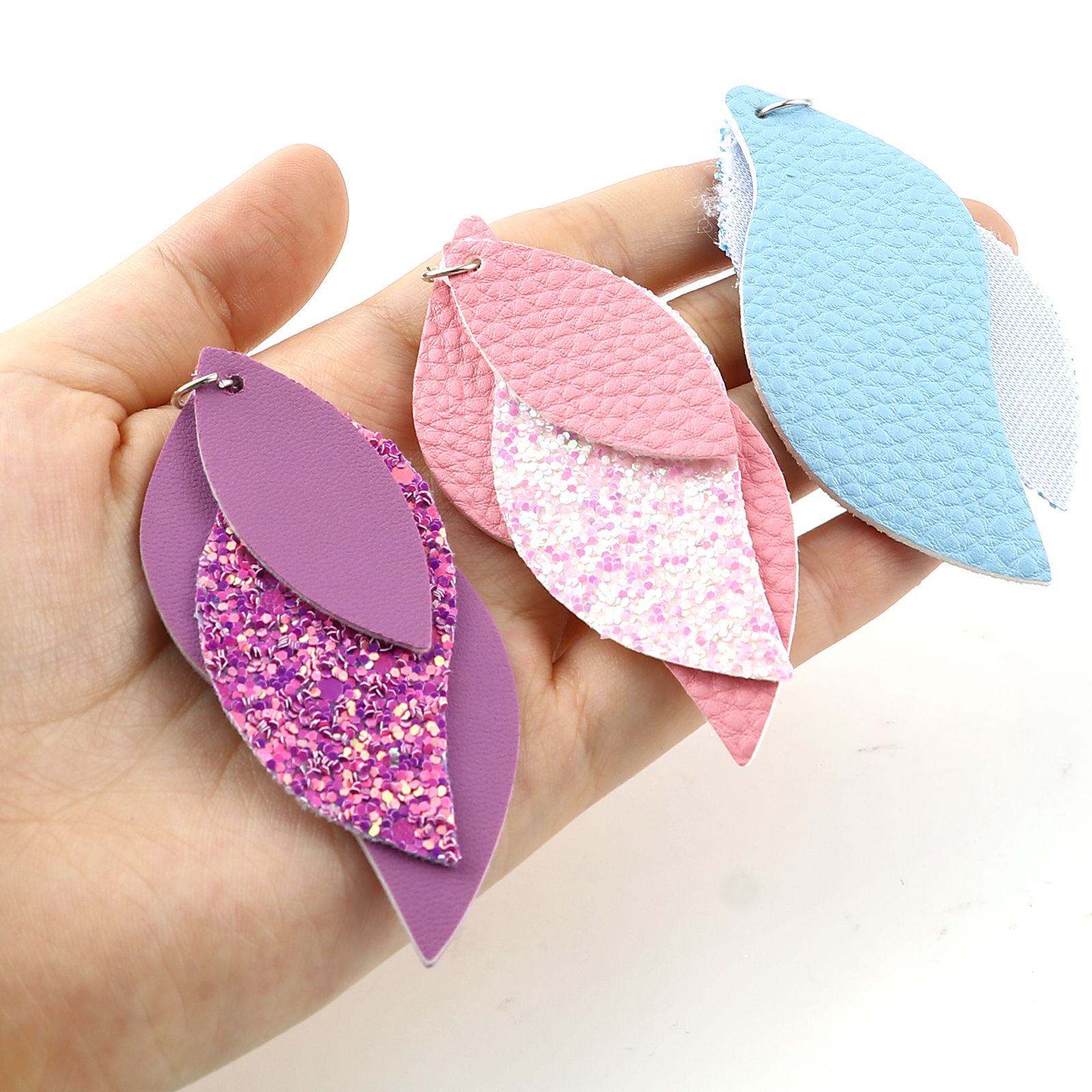 ポリウレタン ペンダント 葉 スパンコール 79mm x 35mm、 5 個 の画像