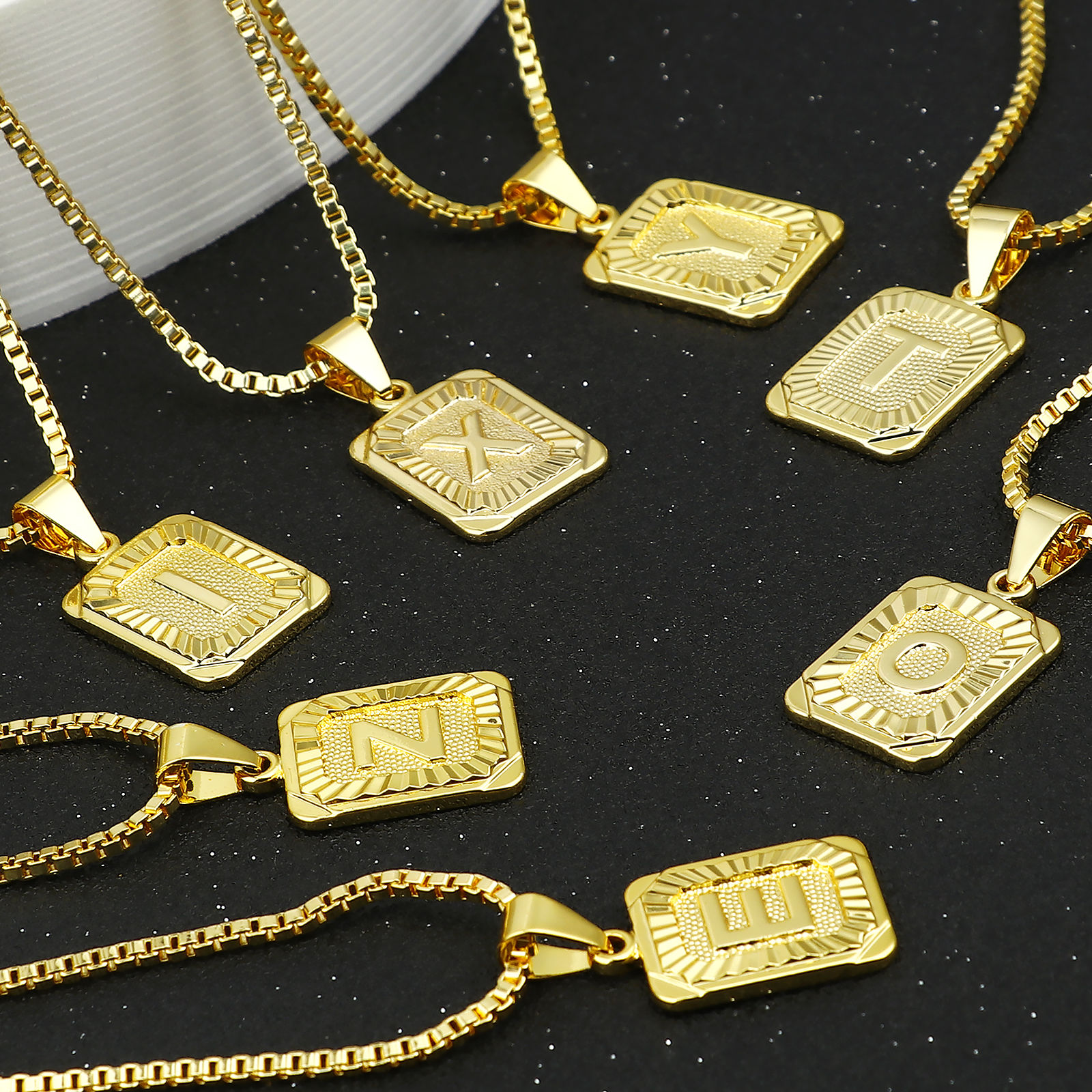 Bild von Kupfer Halskette 24K Echtgold plattiert Rechteck Anfangsbuchstabe/ Großbuchstabe 1 Strang