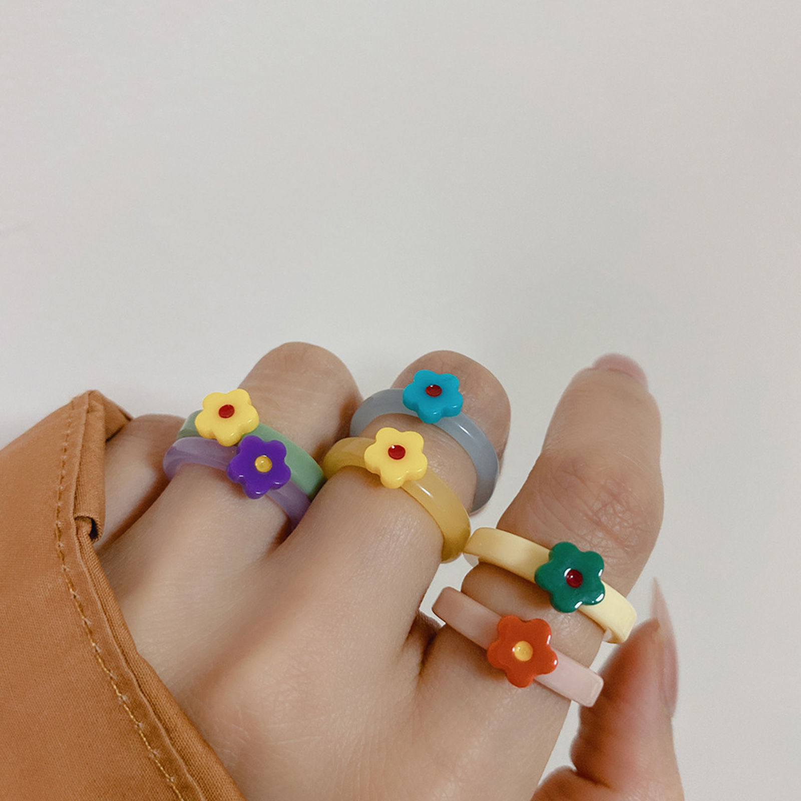 Picture of Resin Unadjustable Rings Multicolor Circle Ring Flower 1 Piece
