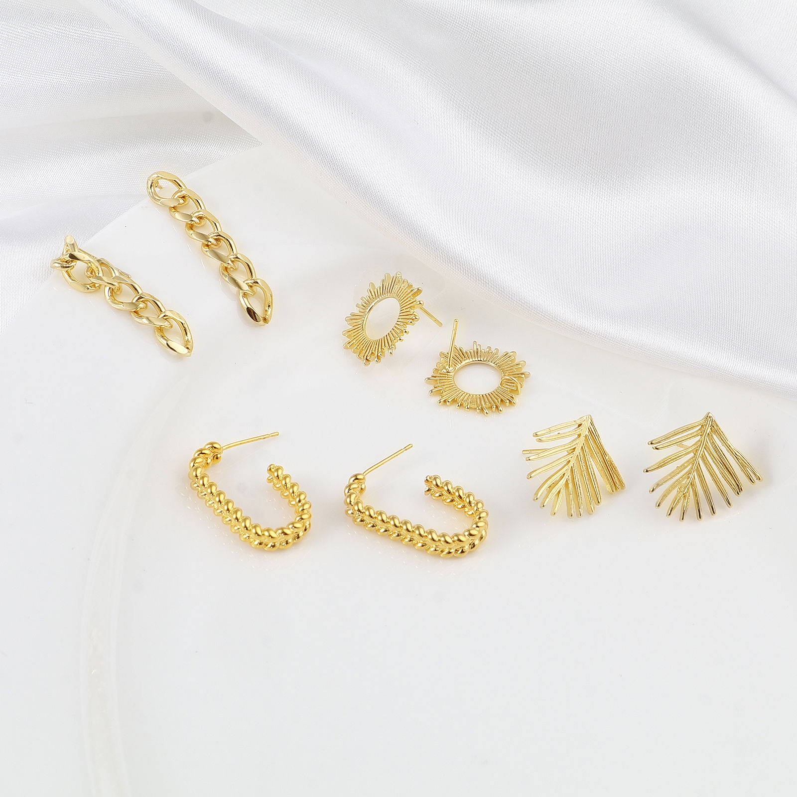 Bild von Messing Ohrring Ohrstecker 18K Echtgold plattiert Drahtstärke: (21 gauge), 2 Stück