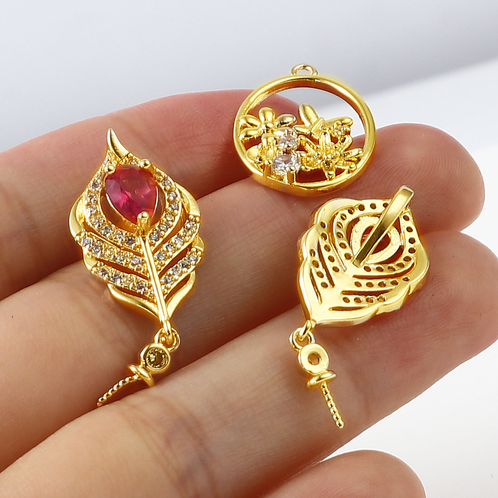 Immagine di Ottone Micro Intarsio Connettore Ciondolo Perla Bail Pin Cap 18K Vero Oro Placcato Trasparente Strass 1 Pz