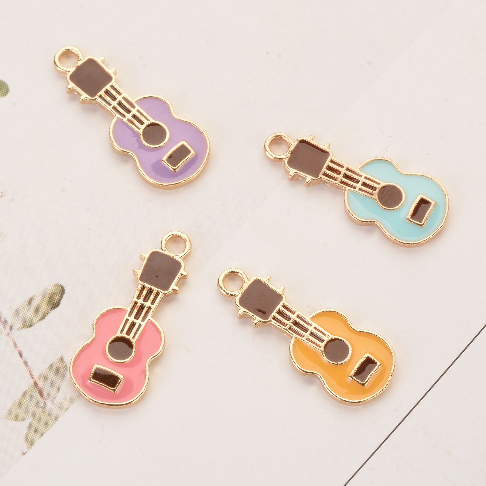 Imagen de Zamak Colgantes Charms Guitarra Instrumento Musical Chapado en Oro Multicolor Esmalte 23mm x 9mm, 10 Unidades