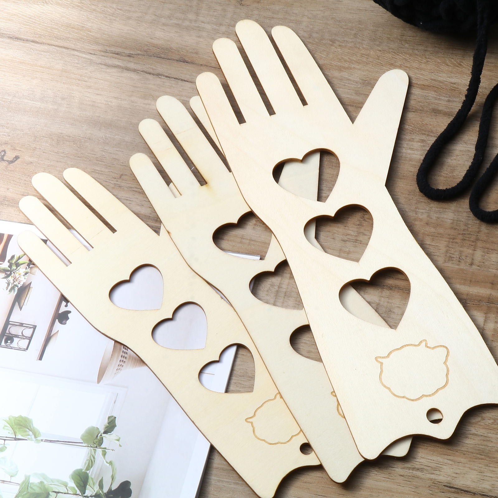 Picture of Wood Sewing Tools Glove Natural Heart 2 PCs