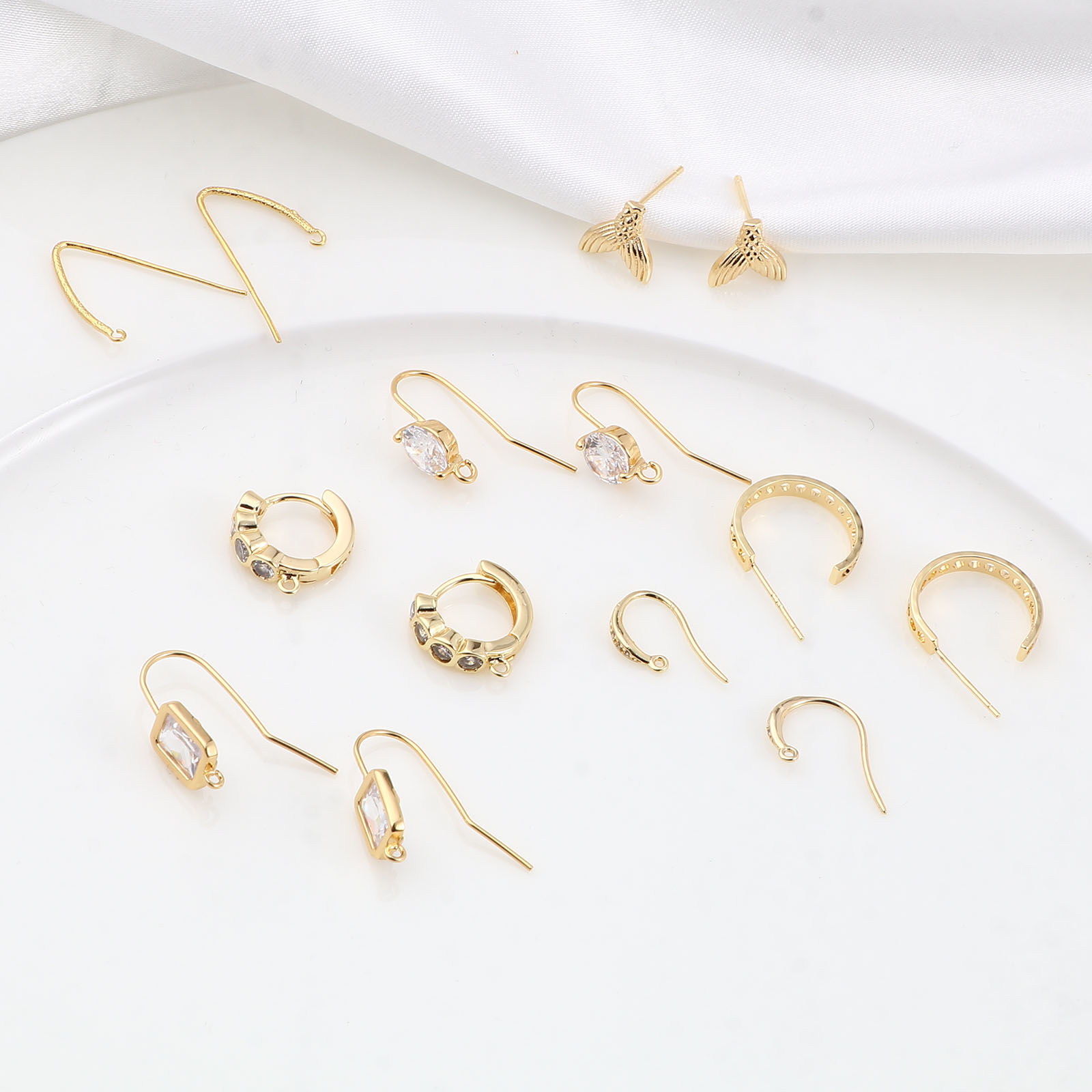 Picture of Brass Ear Wire Hooks Earring 18K Real Gold Plated W/ Loop Post/ Wire Size: (21 gauge), 2 PCs