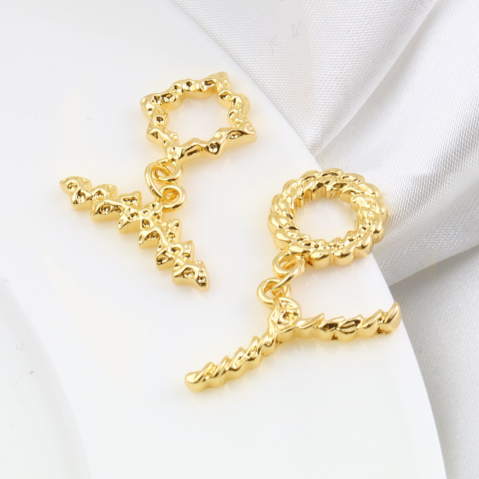 Bild von Messing Knebelverschluss 18K Echtgold plattiert 1 Stück