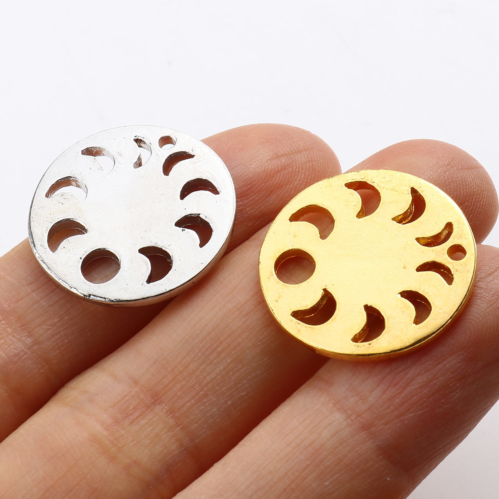 Image de Breloques Galaxie en Alliage de Zinc Éclipse de Lune Multicolore Rond 20mm Dia, 10 Pcs