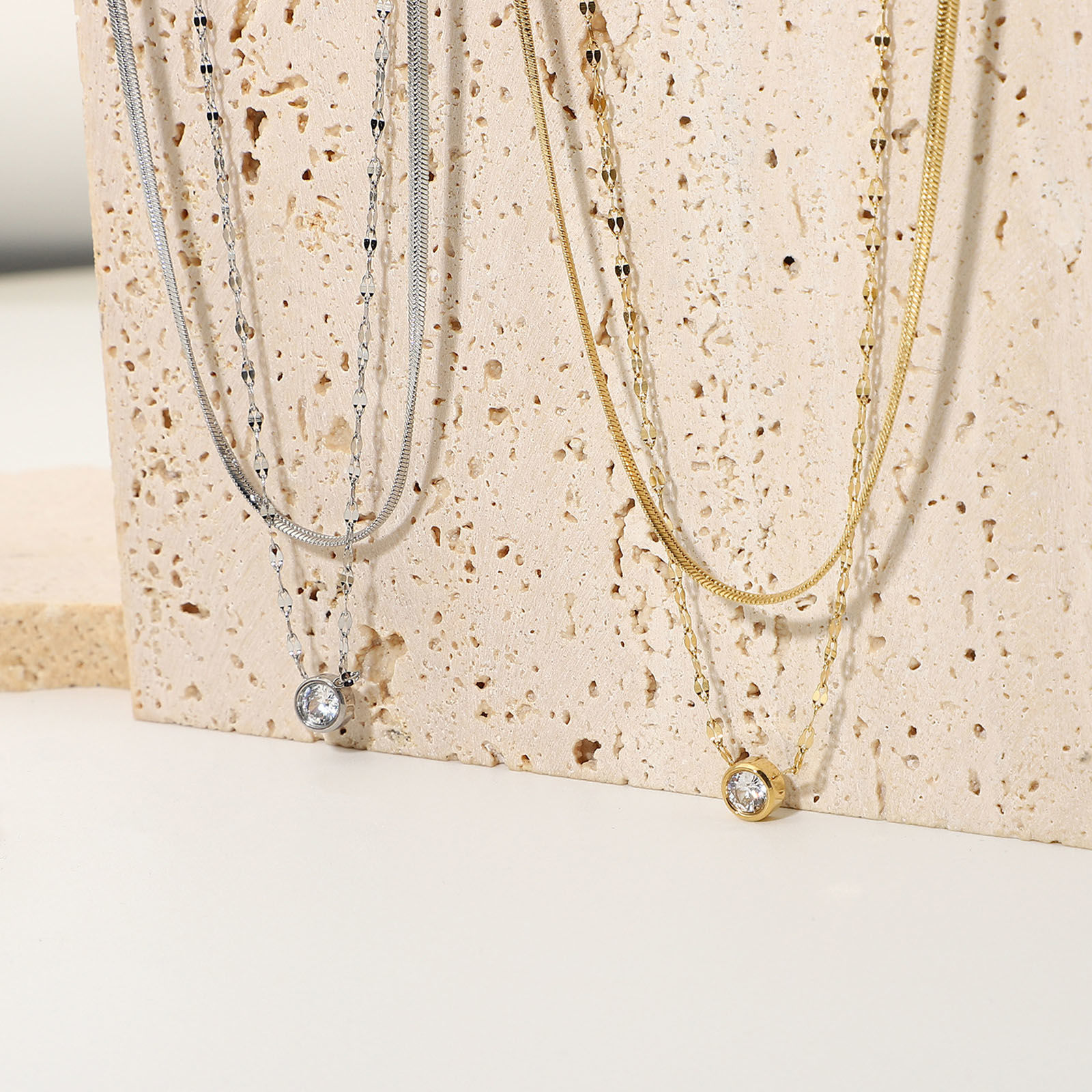 Изображение Нержавеющая Сталь Многослойное ожерелье 18K Позолоченный Круглые Прозрачный Искусственный Циркон 38см длина 1 ШТ