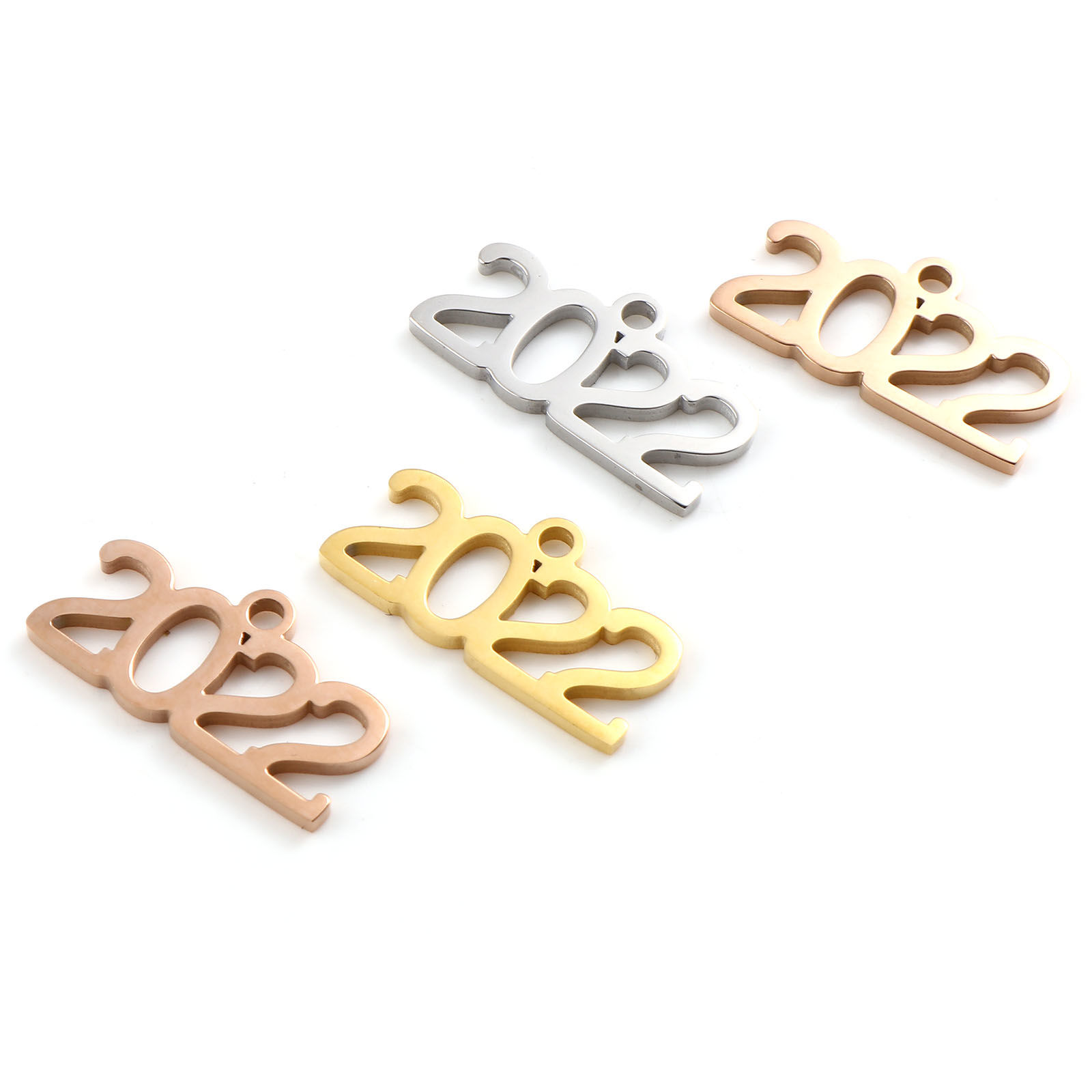 Image de Breloques en Acier Inoxydable Année Chiffre Multicolore Gravé Mots" 2022 " 2 Pcs