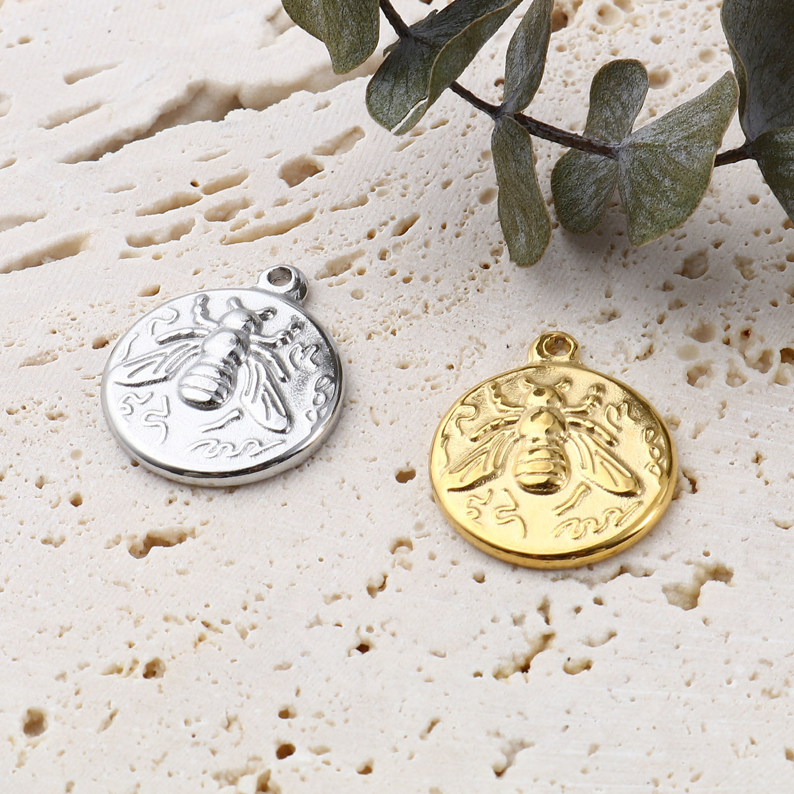 Picture of Stainless Steel Insect Charms Round Disc Multicolor Bee 18mm x 15mm, 1 Piece