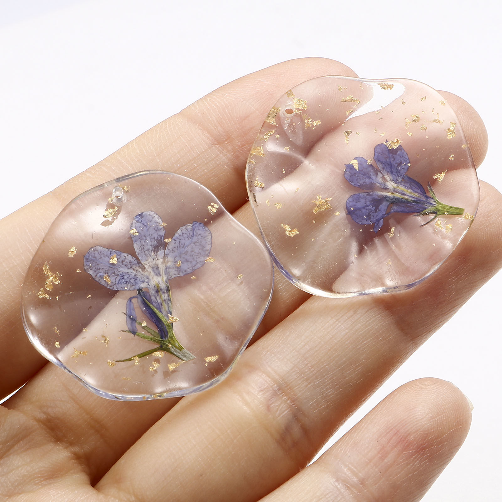 レジン + ドライフラワー チャーム 箔 多色 透明 1 個 の画像