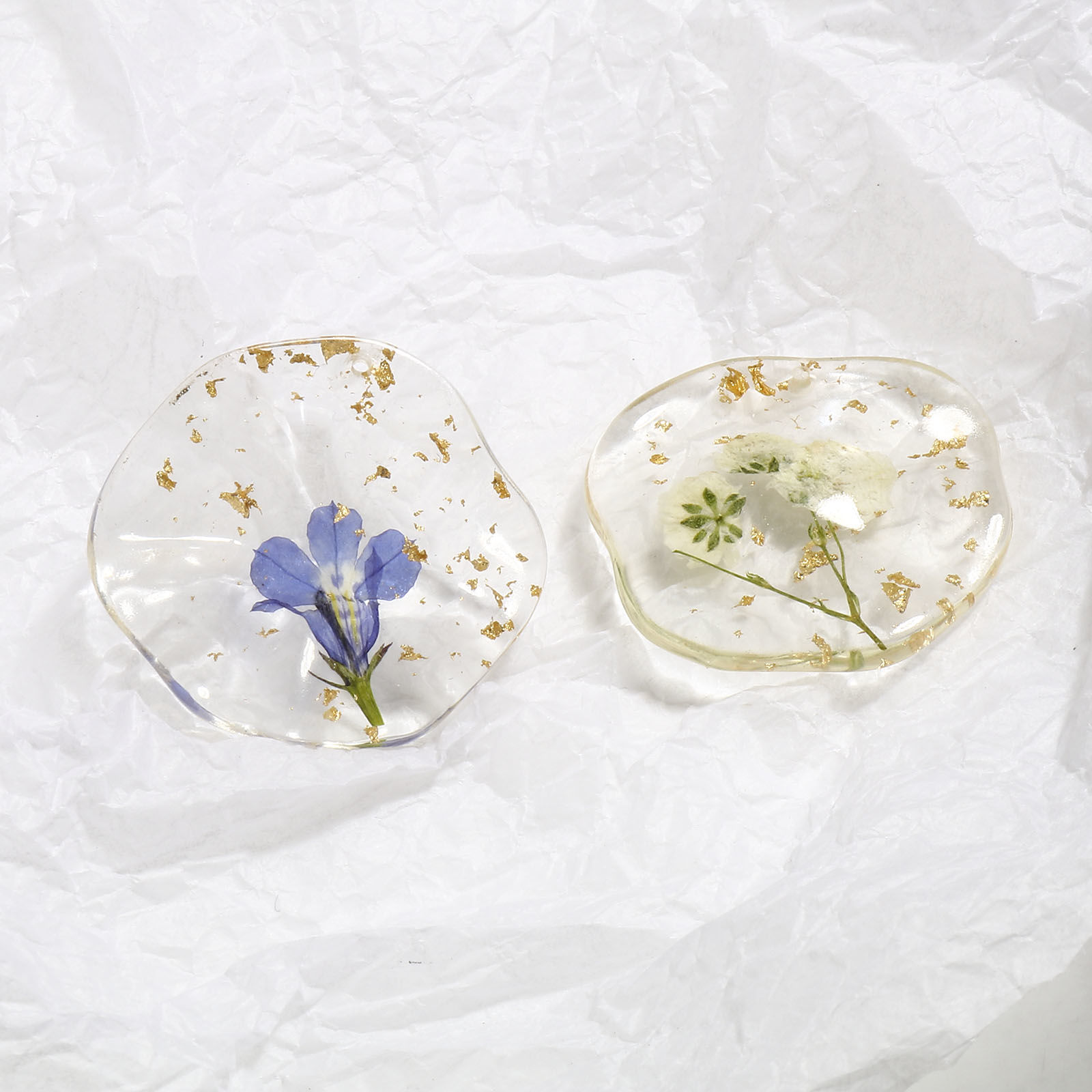 レジン + ドライフラワー チャーム 箔 多色 透明 1 個 の画像