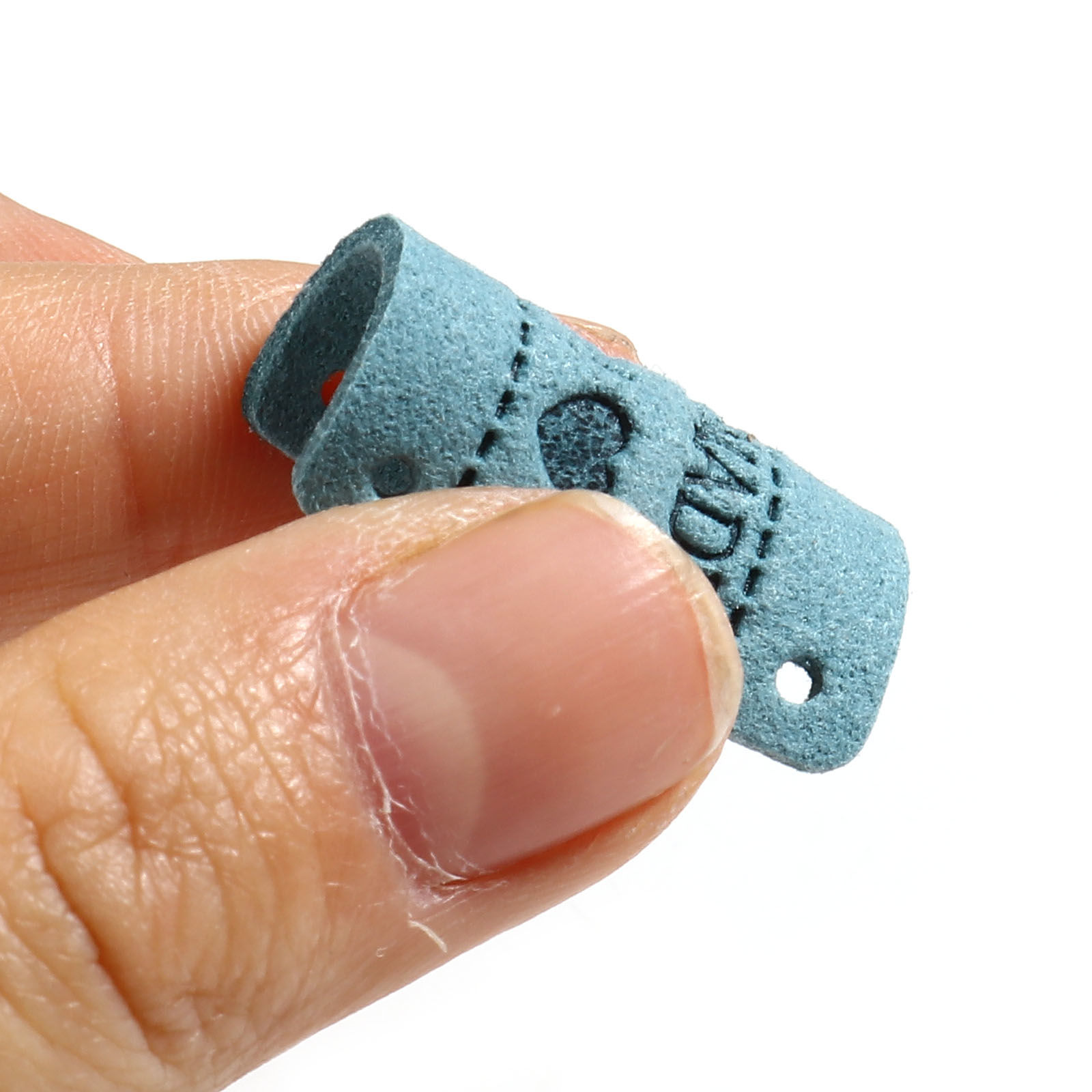 Bild von Mikrofaser Etiketts Quadrat Bunt , mit Herz Muster, " Hand Made With Love", Veloursleder 25mm x 25mm , 20 Stück