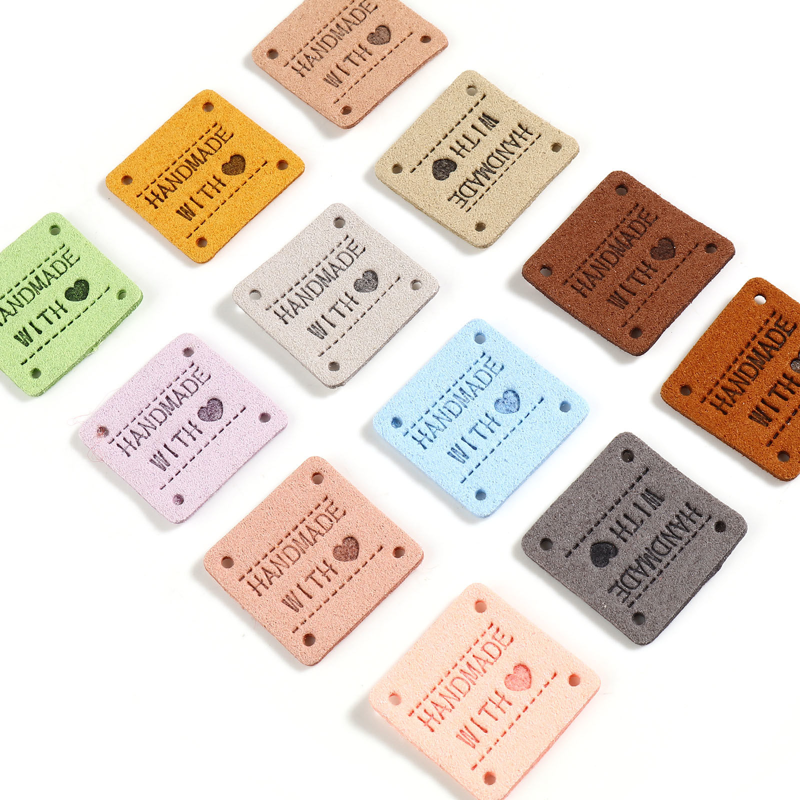 Bild von Mikrofaser Etiketts Quadrat Bunt , mit Herz Muster, " Hand Made With Love", Veloursleder 25mm x 25mm , 20 Stück