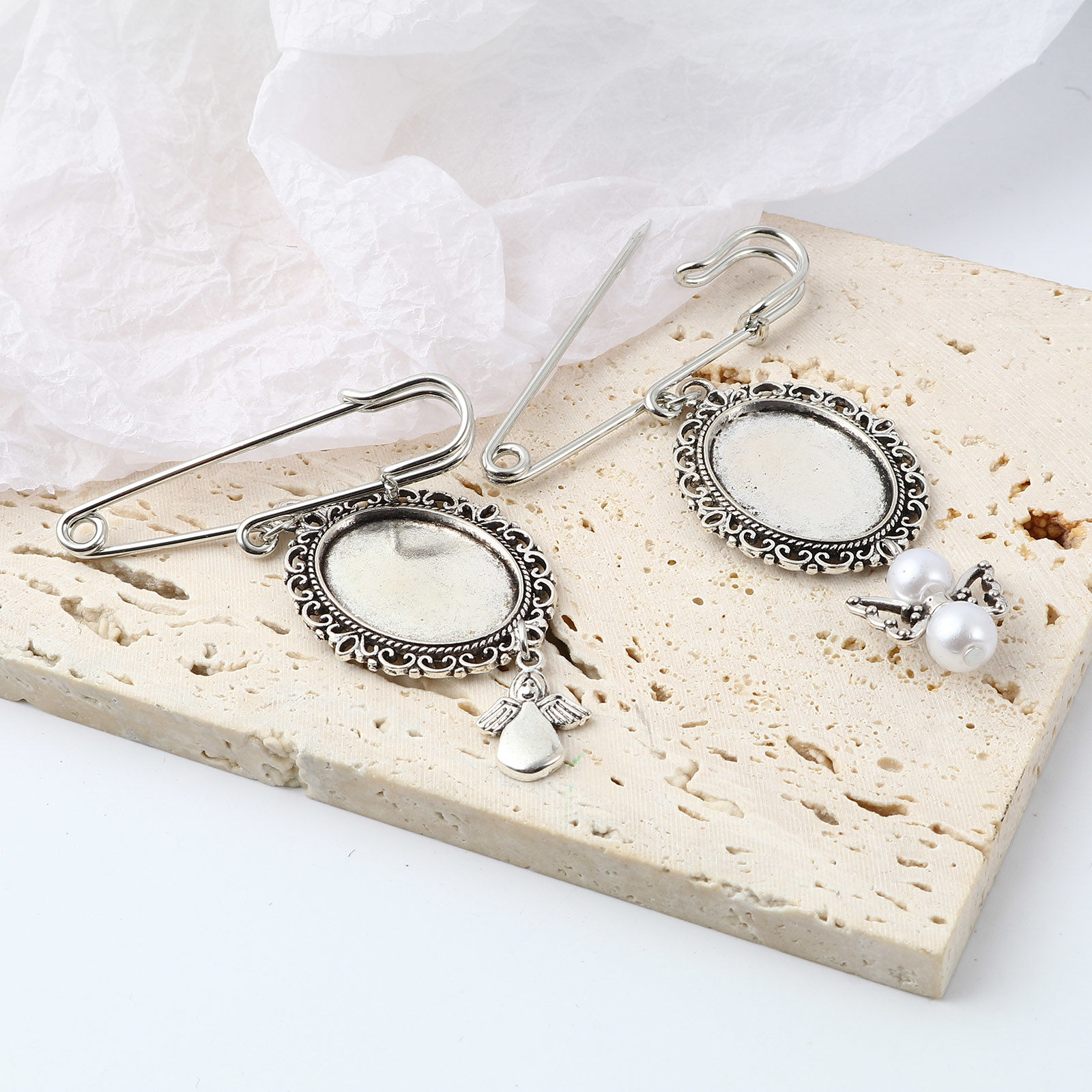 Picture of Zinc Based Alloy Cabochon Settings Pin Brooches Findings Pin Antique Silver Color Cabochon Settings 2 PCs