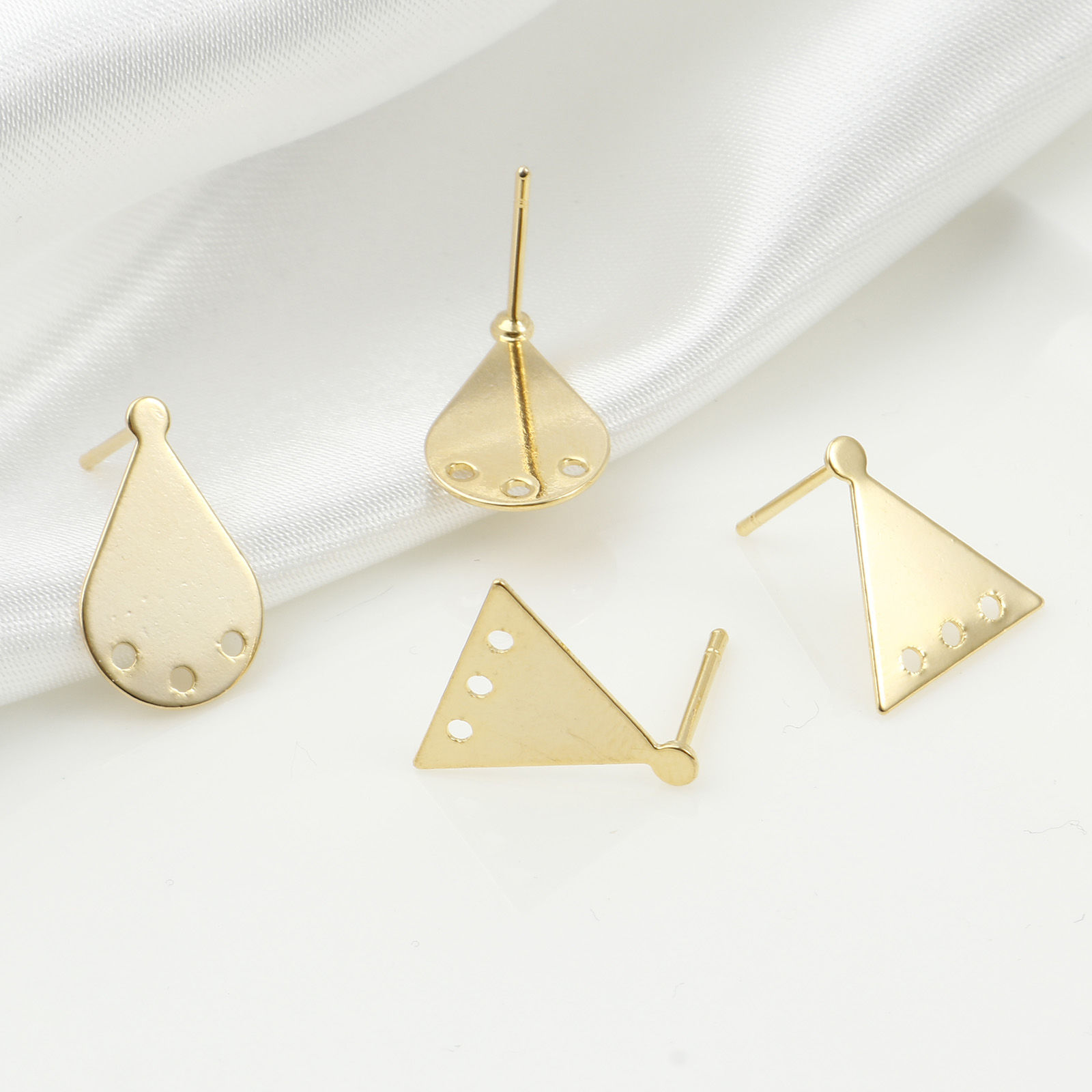 Bild von Messing Ohrringzubehör Echtgold plattiert Geometrie Message " M/Öse " Drahtstärke: 0,8mm, 4 Stück