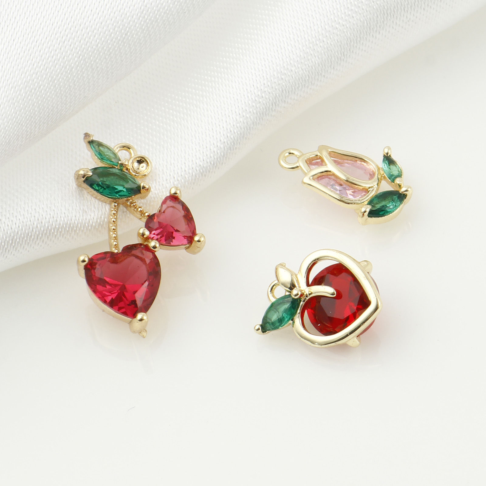 Imagen de Latón Colgantes Charms Flor Oro Real Chapado Fruta Multicolor Circón Artificial 17mm x 10mm, 2 Unidades