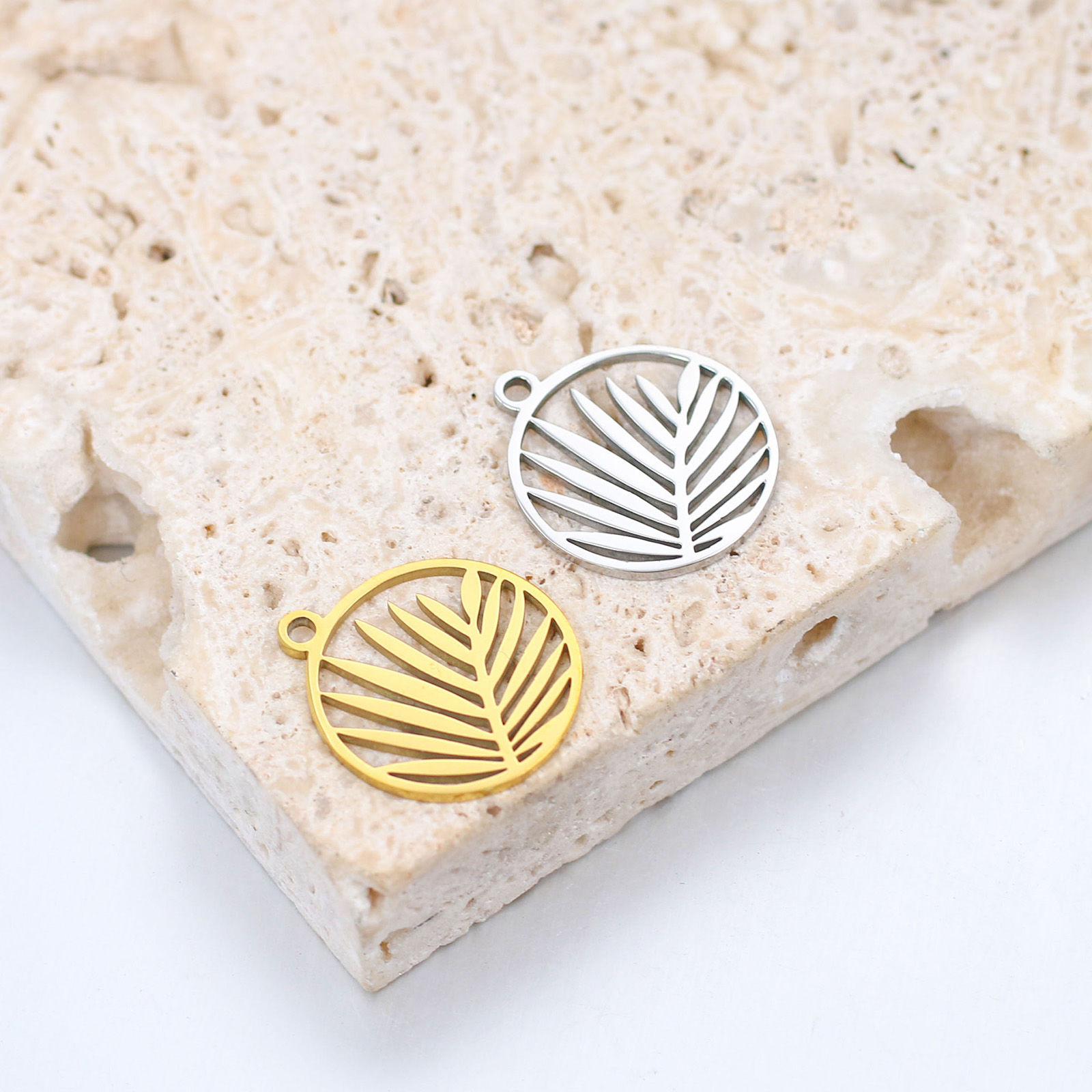 Picture of 304 Stainless Steel Charms Multicolor Round Leaf