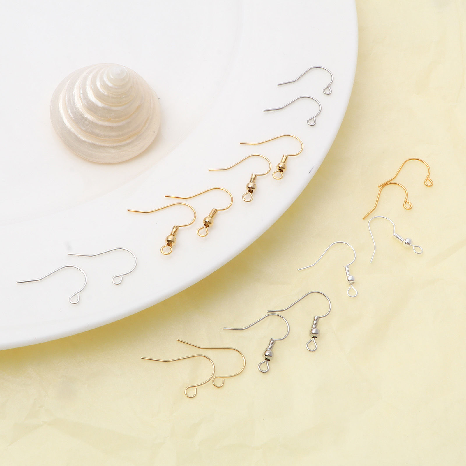 Immagine di Ottone Ganci per Orecchini Multicolore W/ Loop 20 Pz