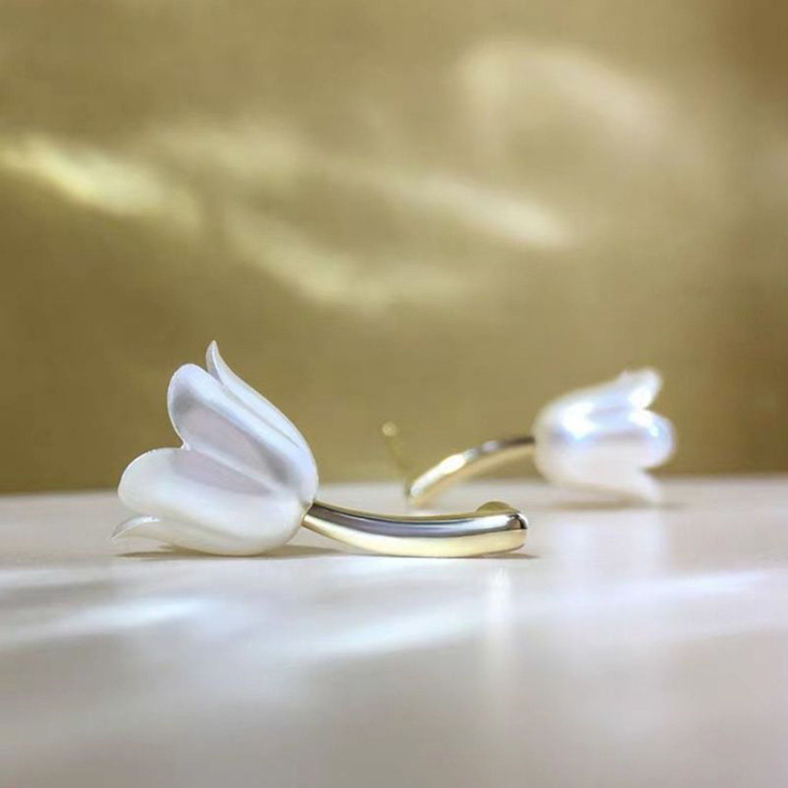 Изображение Изысканный Серьги 14k позолоченный Лилия 22мм x 10мм, 1 Пара