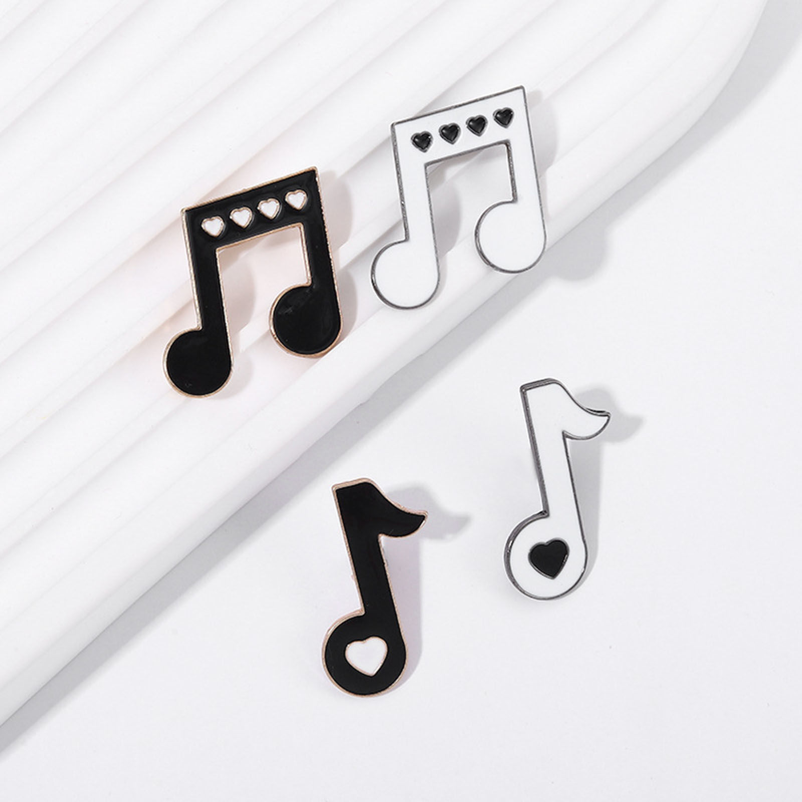 Picture of Simple Pin Brooches Musical Note Black & White Enamel 2.3cm x 1.2cm