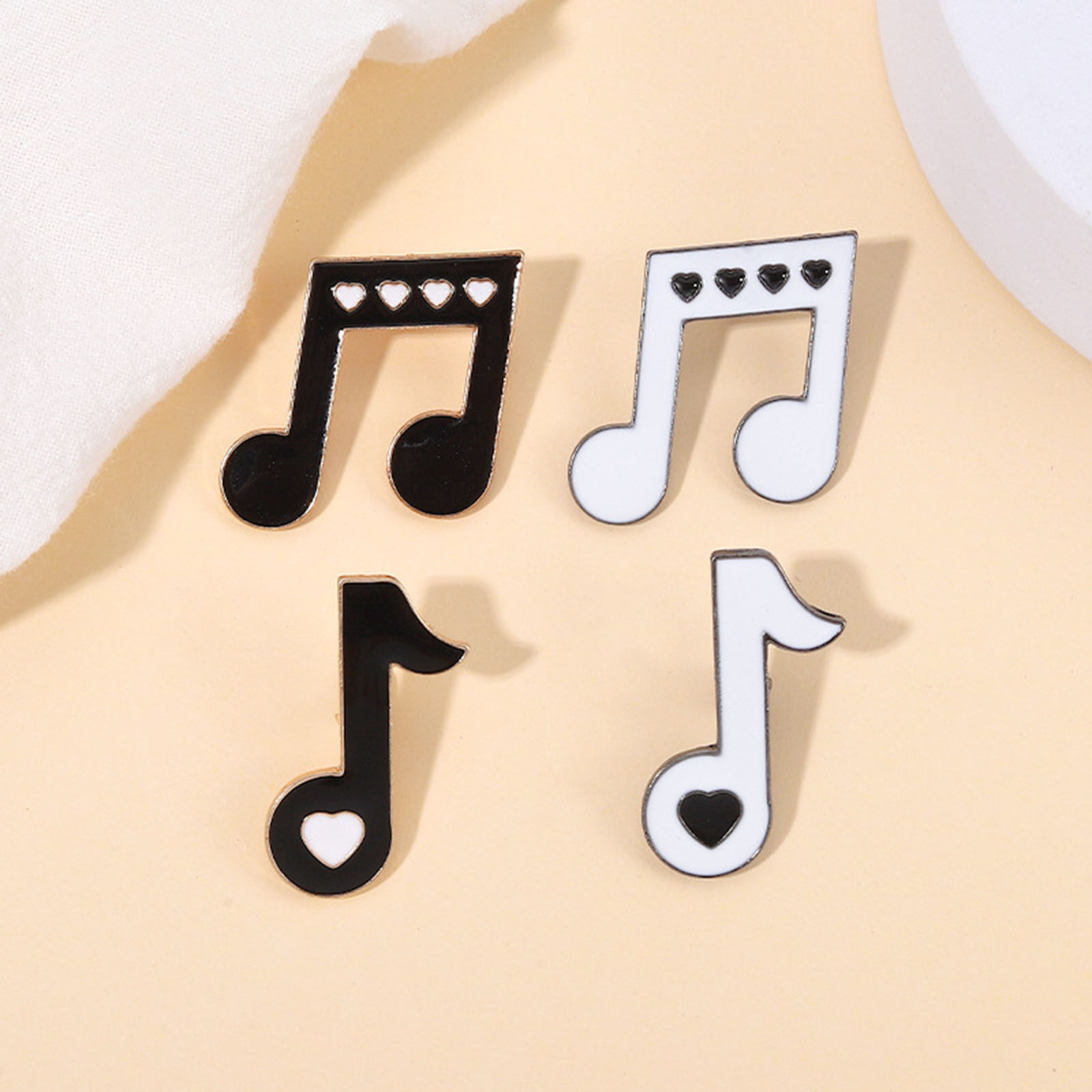 Picture of Simple Pin Brooches Musical Note Black & White Enamel 2.3cm x 1.2cm