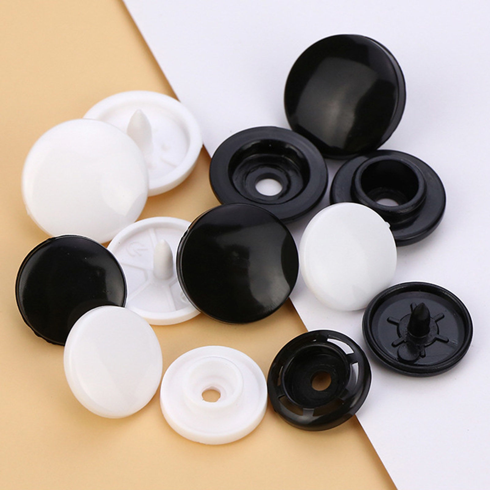 Image de Bouton Pression à Griffe en Plastique Boutons Rond Noir & Blanc 100 Kits