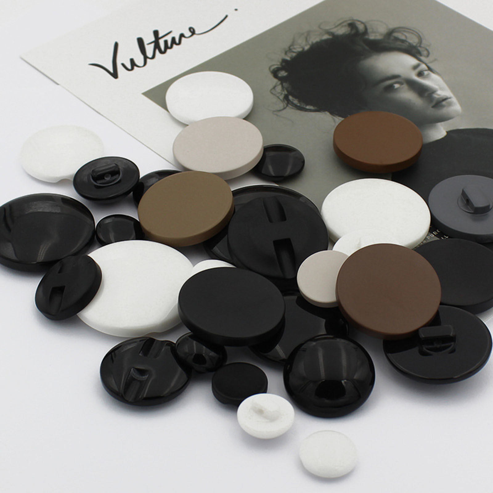 Image de Bouton de Haute Couture en Résine 1 Trou Multicolore Rond Laqué 10 Pcs