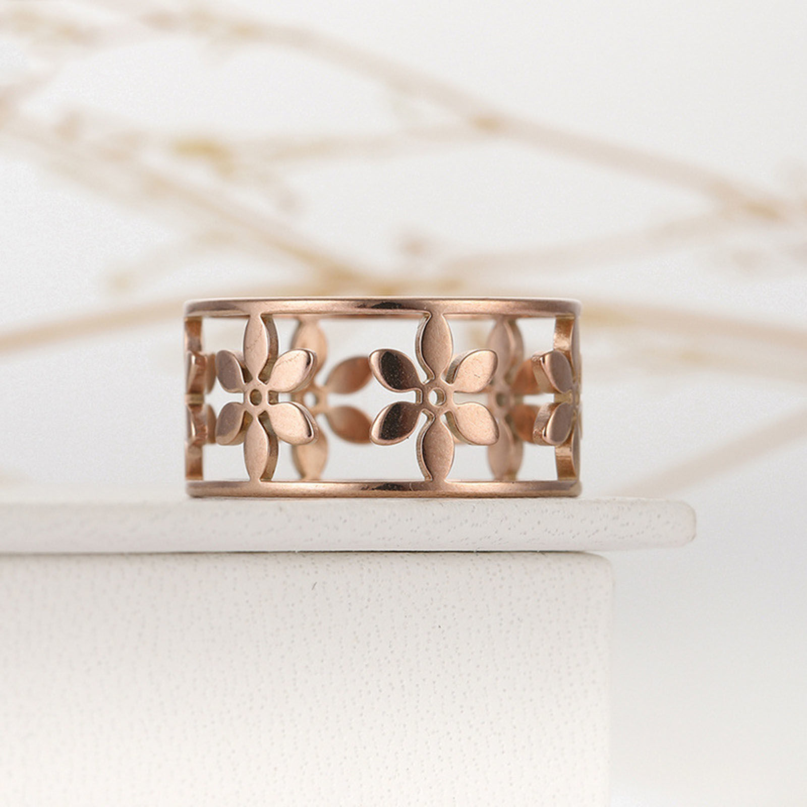 Picture of 304 Stainless Steel Stylish Unadjustable Rings Multicolor Round Daisy Flower Hollow