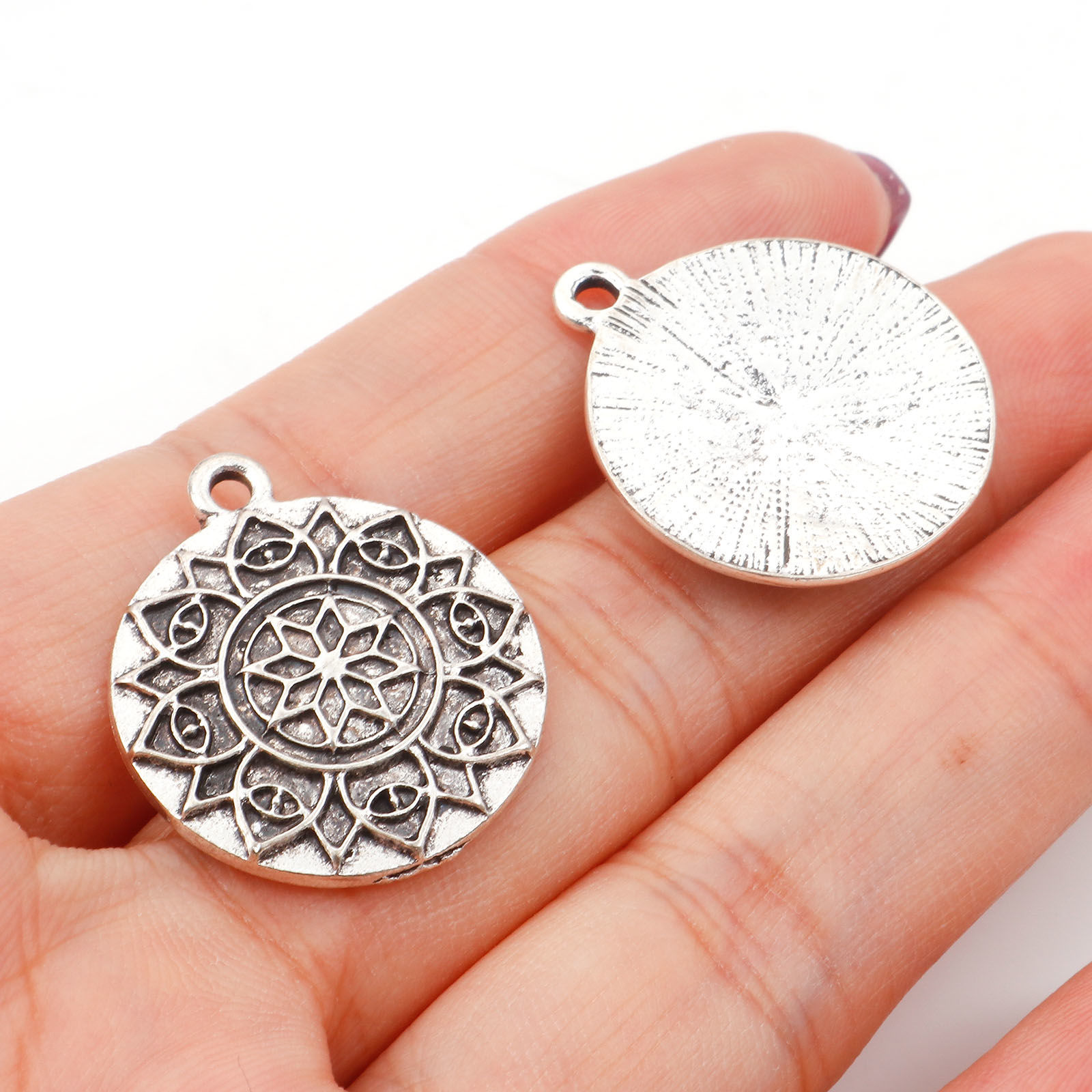 亜鉛合金 宗教 チャーム 円形 銀古美 生命の花彫刻 25mm x 21mm、 10 個 の画像