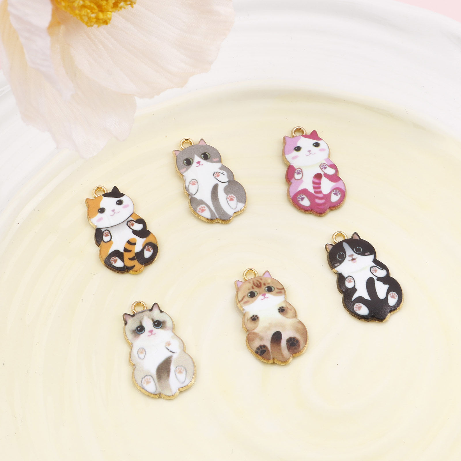 Bild von Zinklegierung Charms Katze Vergoldet Bunt Emaille 25mm x 14mm, 10 Stück