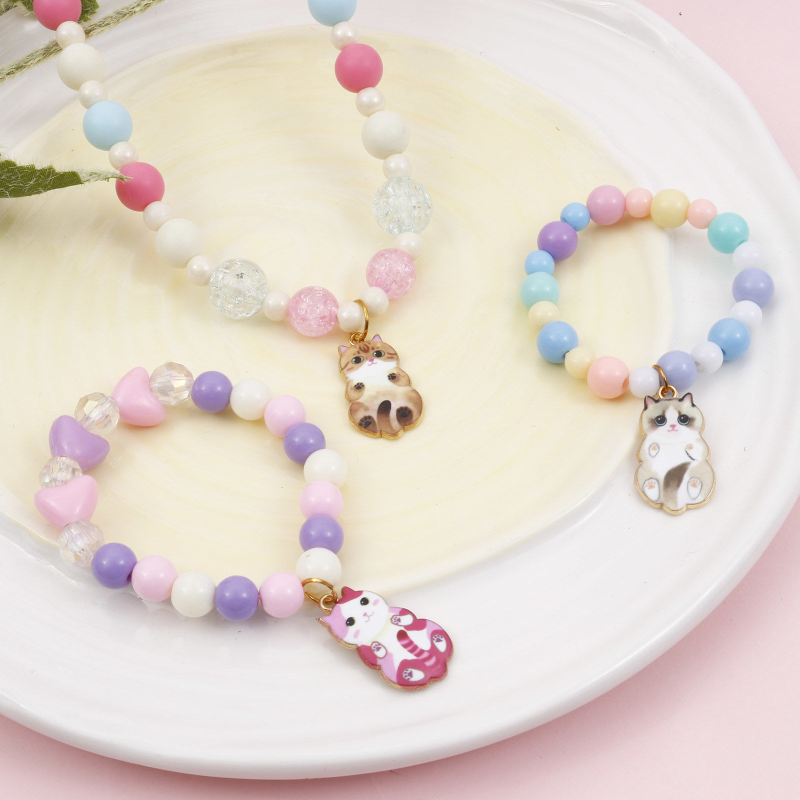 Bild von Zinklegierung Charms Katze Vergoldet Bunt Emaille 25mm x 14mm, 10 Stück