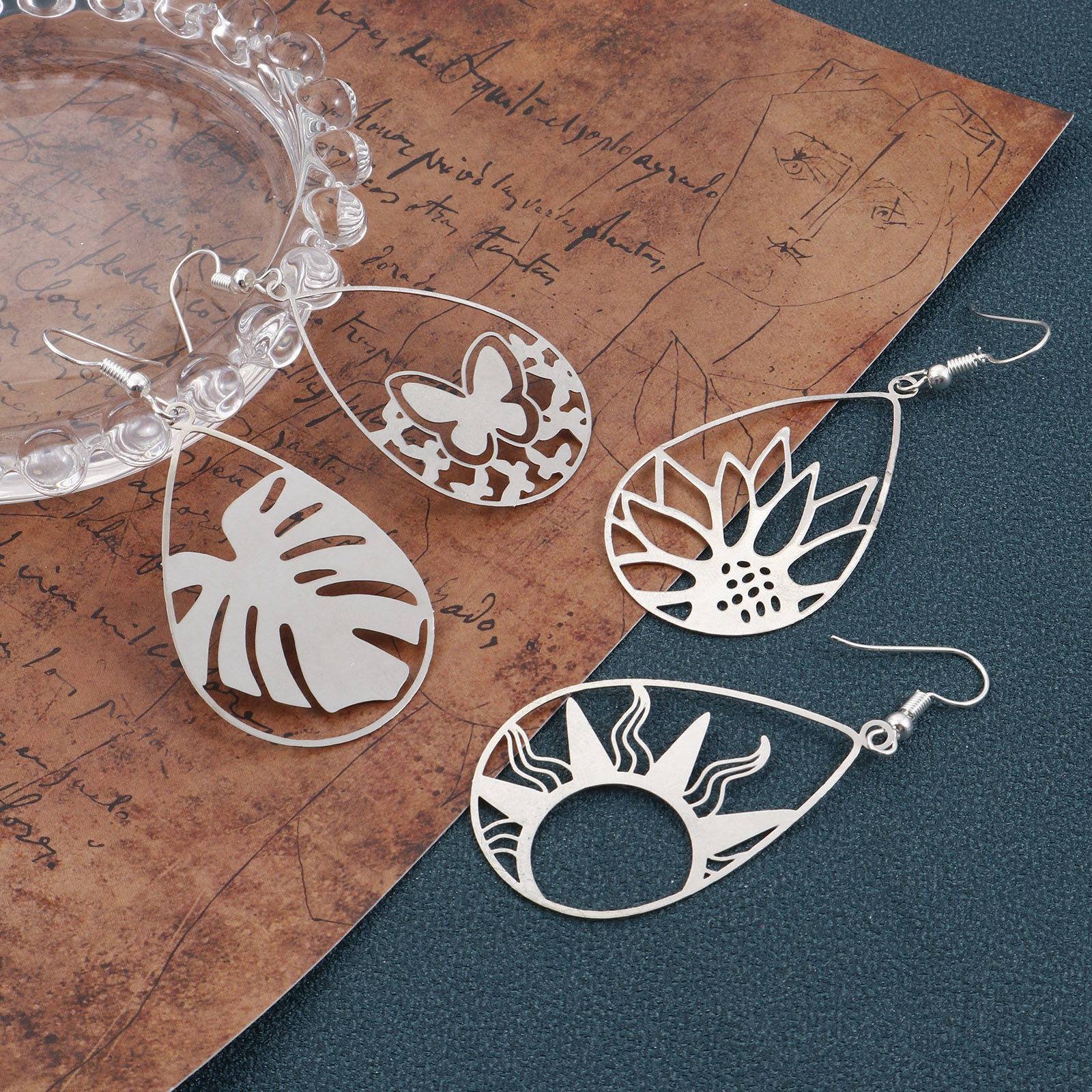 Bild von Eisenlegierung Filigran Stempel Verzierung Anhänger Tropfen Silberfarbe Hohl 10 Stück