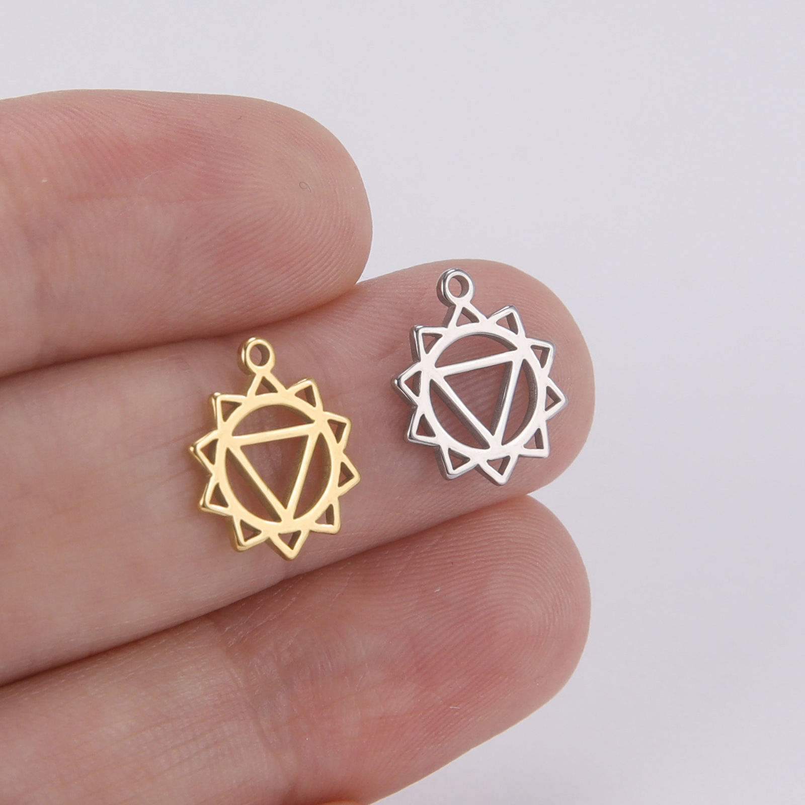 304ステンレス鋼 チャーム ヨガ 多色 11.5mm x 14mm、 2 個 の画像