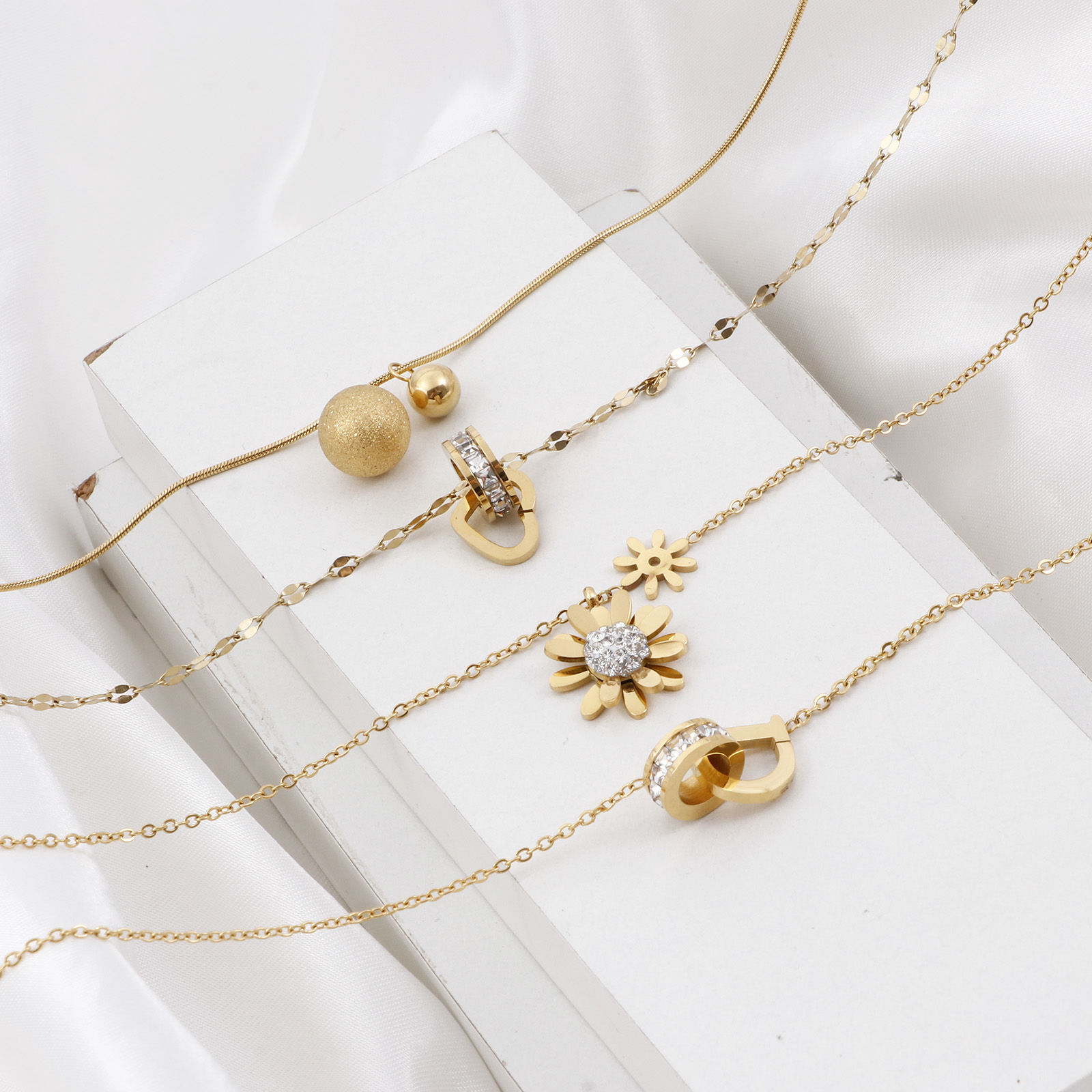 Picture of 304 Stainless Steel Stylish Snake Chain Necklace 18K Gold Plated Daisy Flower