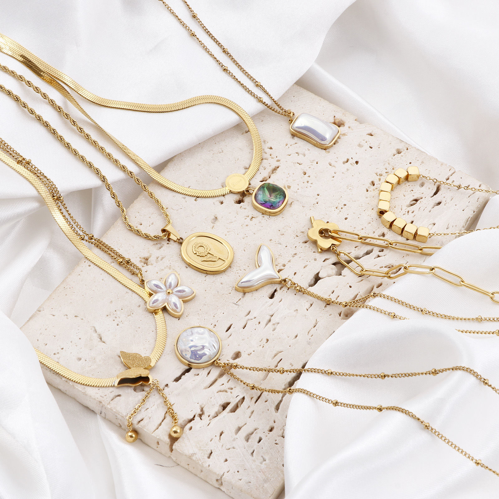 Picture of 304 Stainless Steel Stylish Curb Link Chain Necklace 18K Gold Plated Fishtail Imitation Pearl