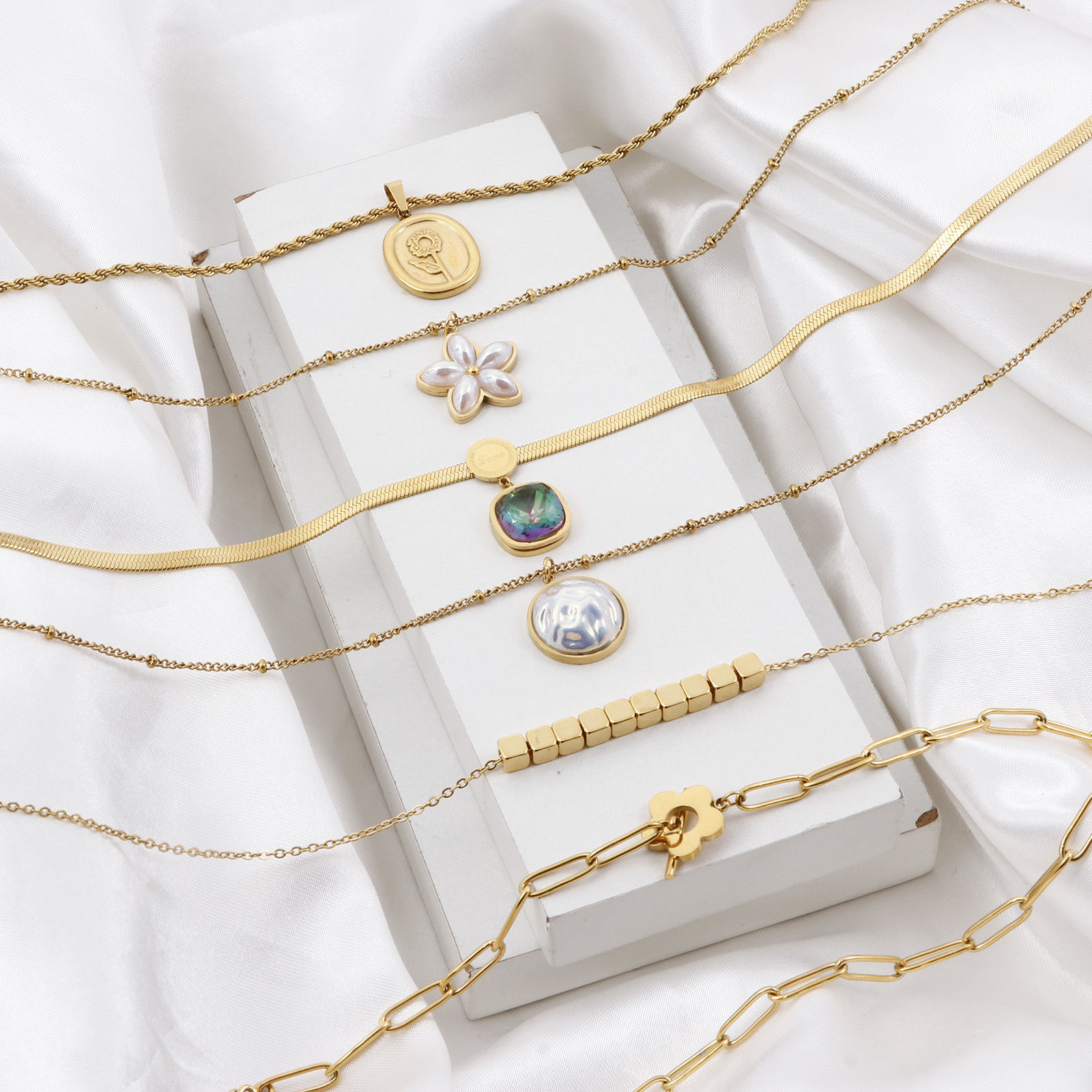Picture of 304 Stainless Steel Stylish Curb Link Chain Necklace 18K Gold Plated Fishtail Imitation Pearl