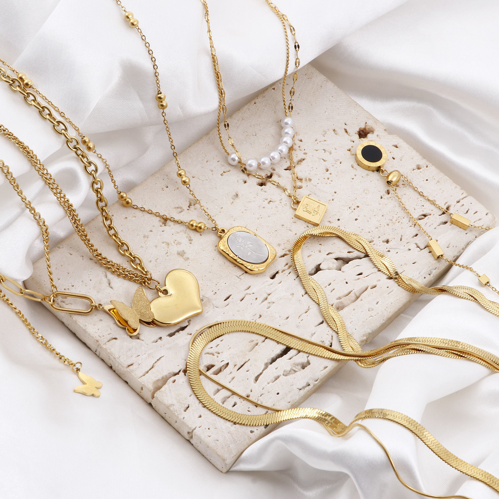 Изображение 304 Нержавеющая Сталь Стильный Позолоченные цепочки Ожерелья 18K Позолоченный Бабочка Прозрачный Горный Хрусталь 1 ШТ