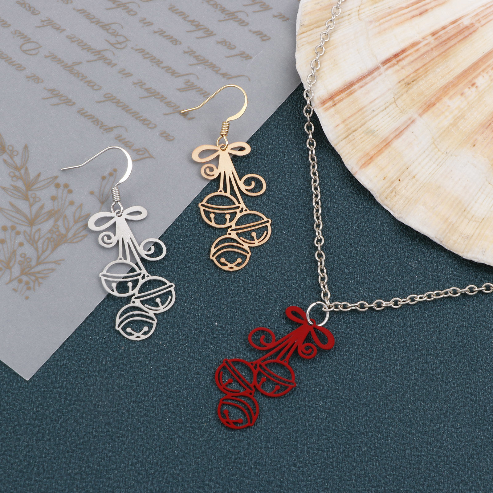 Изображение Железный Сплав(Без Кадмия) Филигранные цветок железа Подвески Рождество Звенят Колокола Разноцветный 3.5см x 1.7см, 10 ШТ