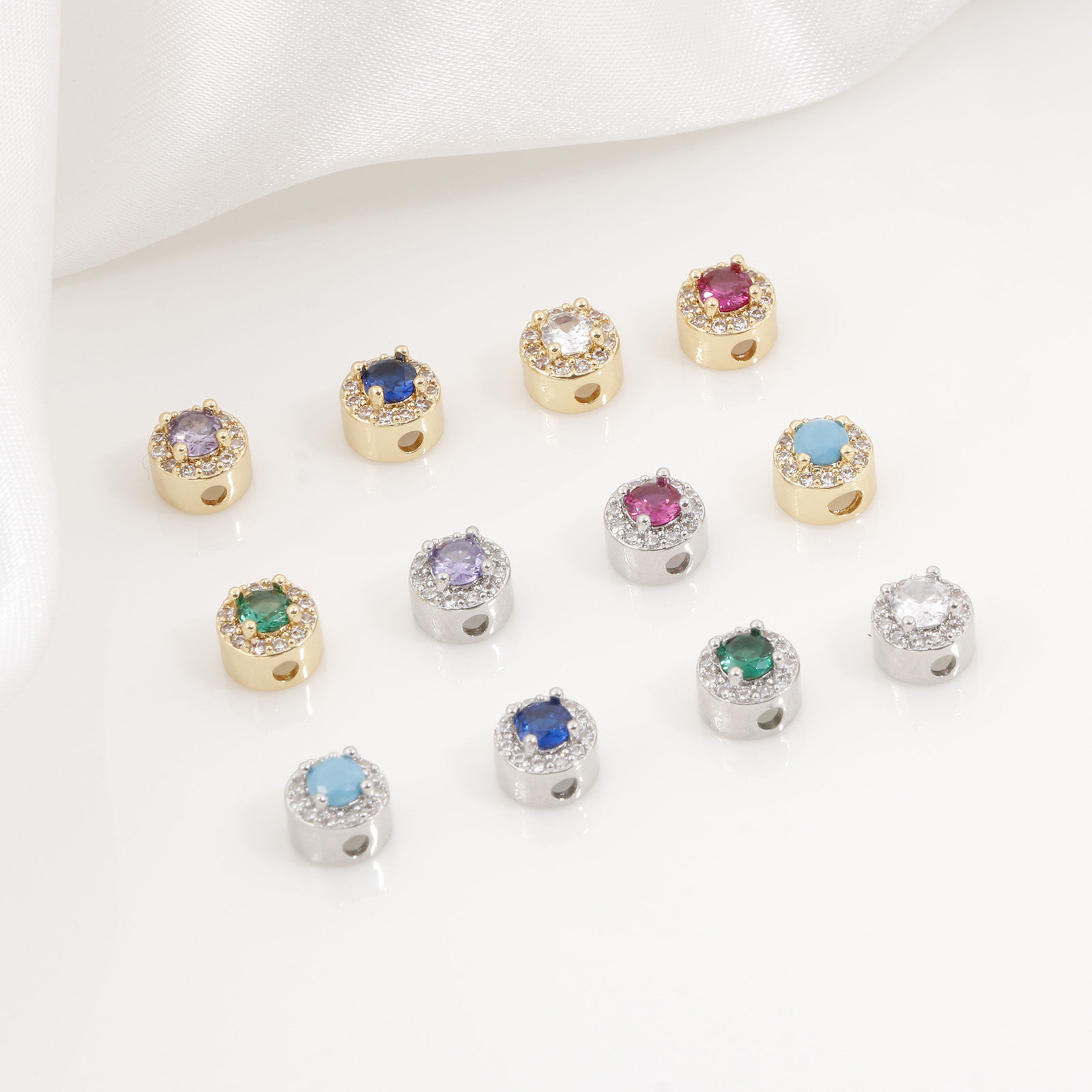 Bild von Messing Abstandshalter Perlen für die DIY-Schmuckherstellung Flachrund Micro Pave Bunt Kubischer Zirkon 7mm Dia., Loch: ca. 1.6mm, 1 Stück