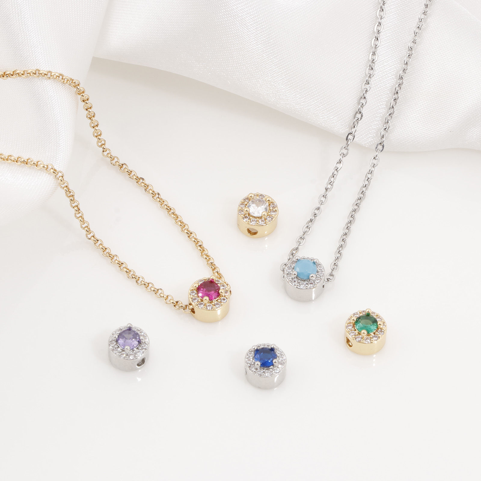 Bild von Messing Abstandshalter Perlen für die DIY-Schmuckherstellung Flachrund Micro Pave Bunt Kubischer Zirkon 7mm Dia., Loch: ca. 1.6mm, 1 Stück