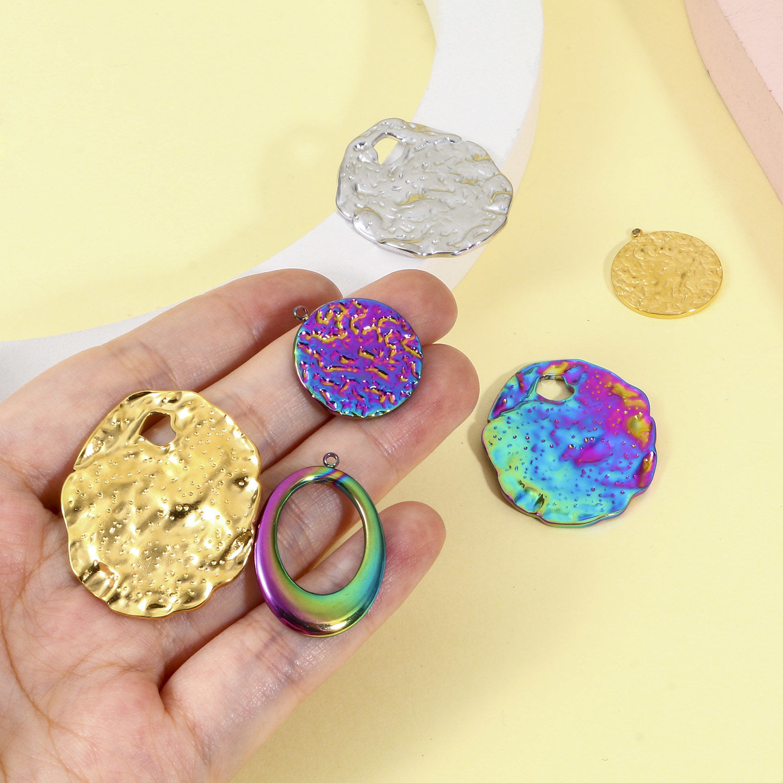 Picture of Eco-friendly Vacuum Plating 304 Stainless Steel Pendants Multicolor Round Oval