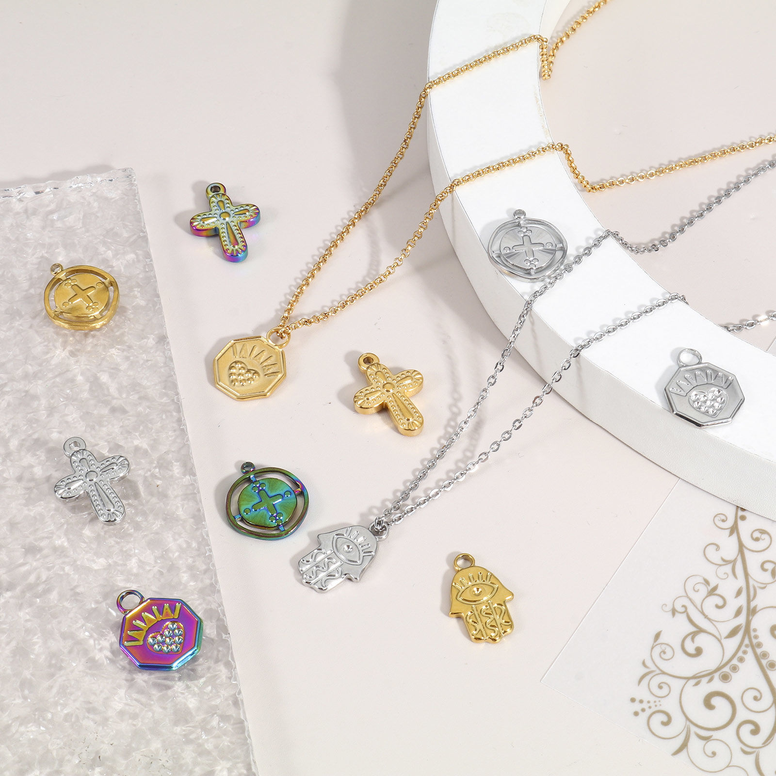 エコフレンドリー 真空メッキ 304ステンレス鋼 宗教 チャーム クロス 多色 ハムサシンボル 2 個 の画像