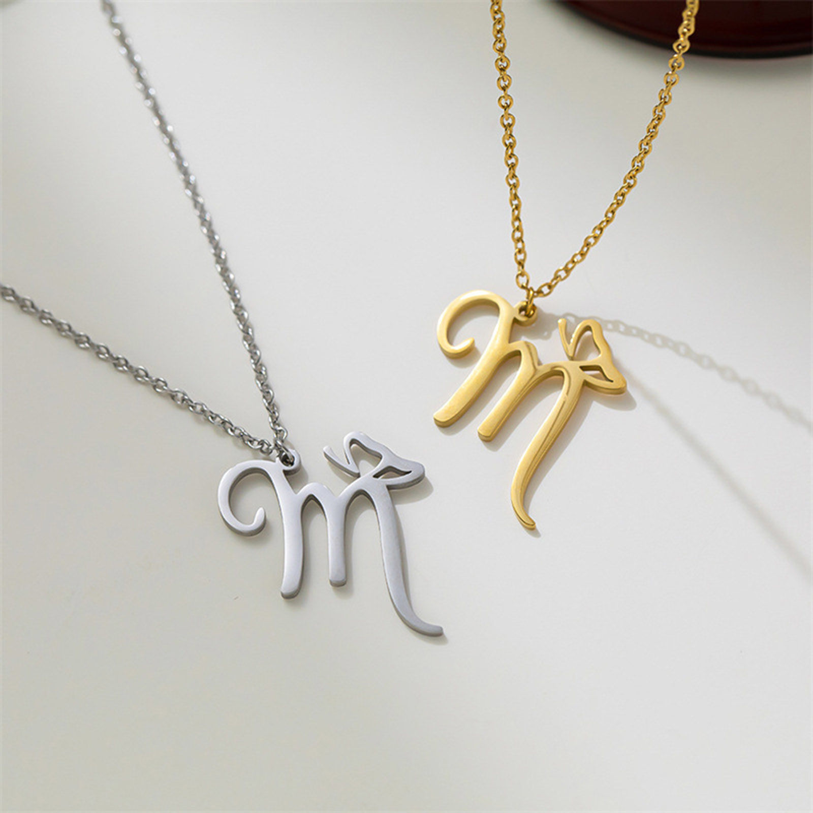 Imagen de Respetuoso del Medio Ambiente 304 Acero Inoxidable Día De La Madre Cable Cadena Cruz Collares Multicolor Mariposa Minúscula Letra Mensaje " M " 42cm longitud, 1 Unidad